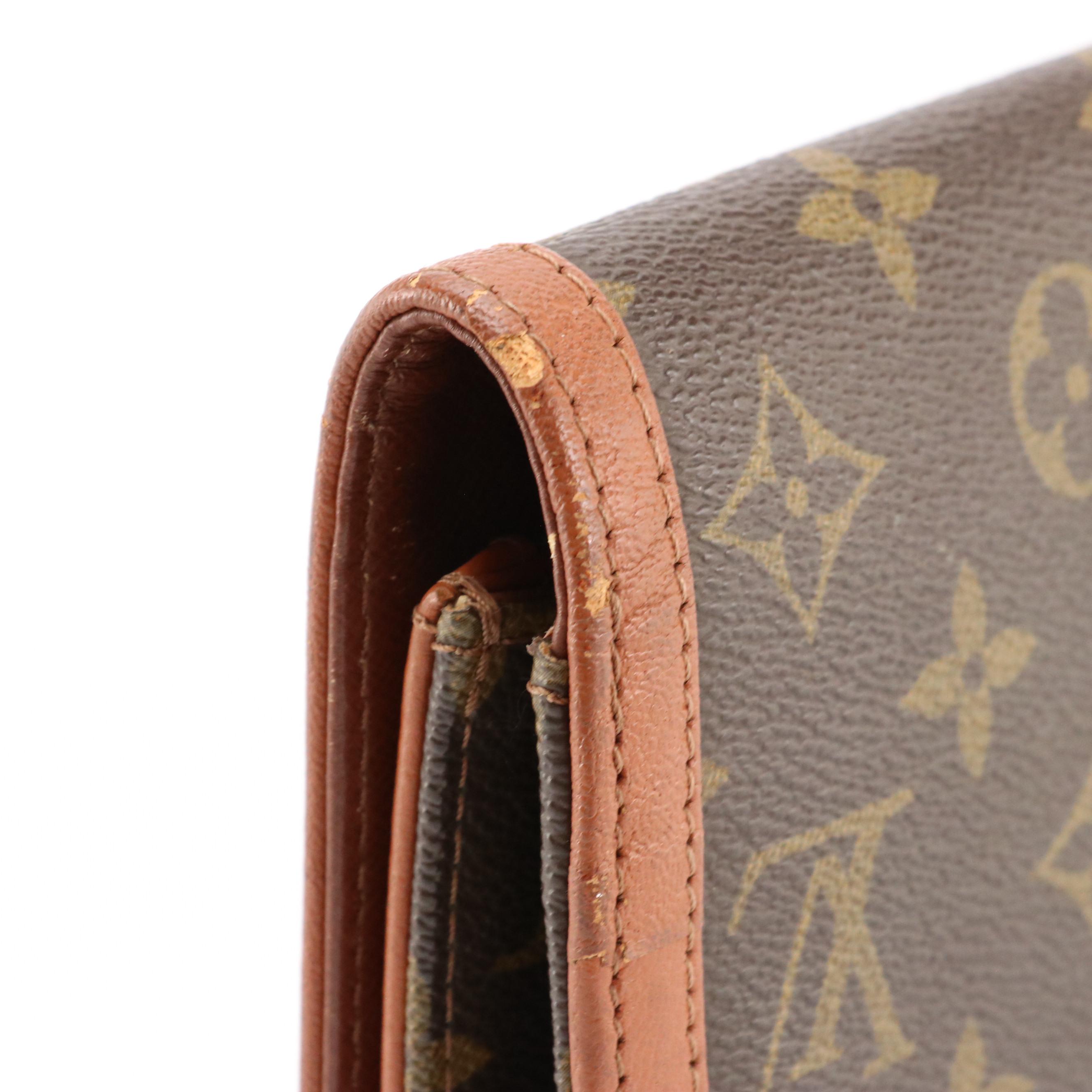 Louis Vuitton Pochette Dame Clutch in Monogram Canvas and Leather