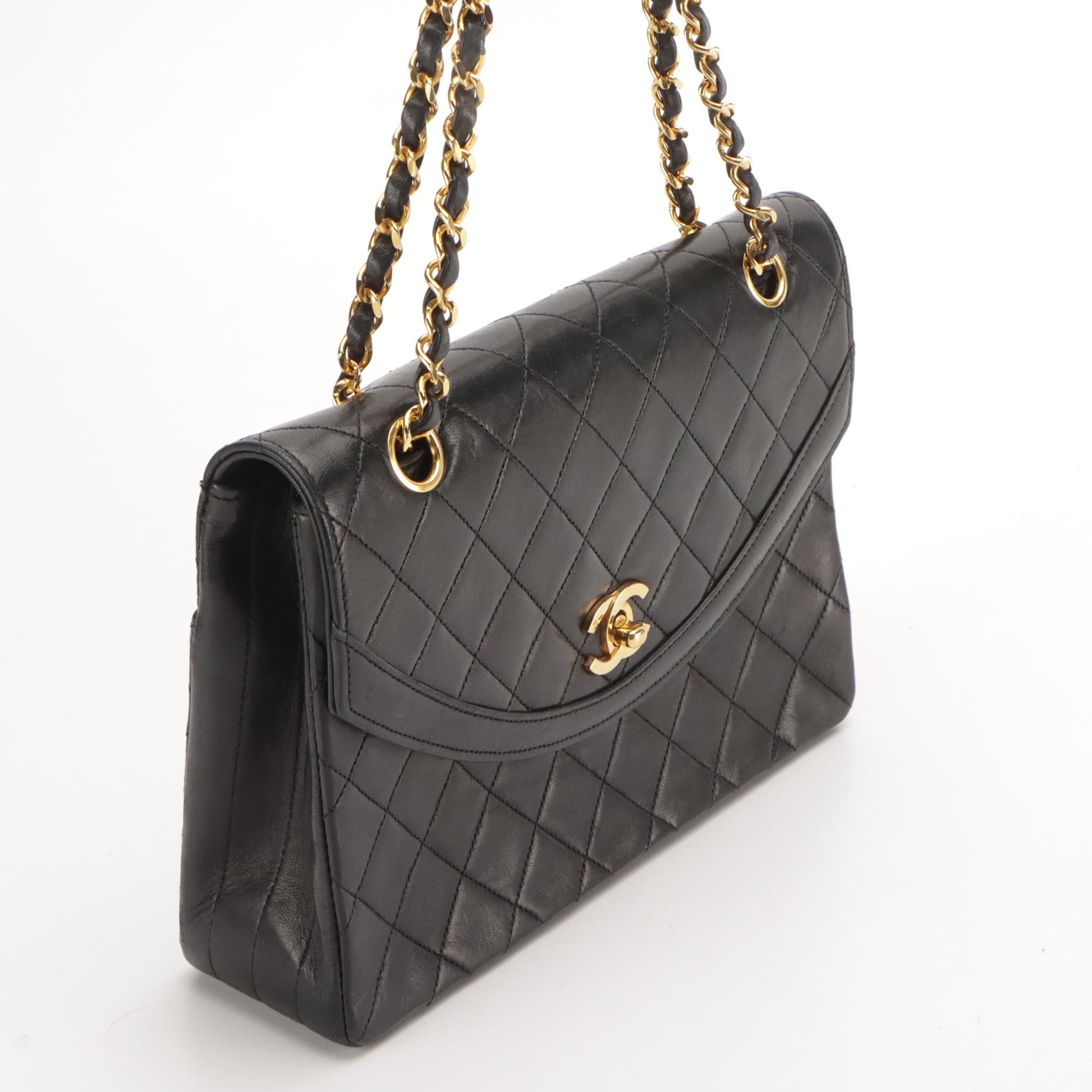 Chanel Round Flap Shoulder Bag in Black Quilted Lambskin Leather, 1980s