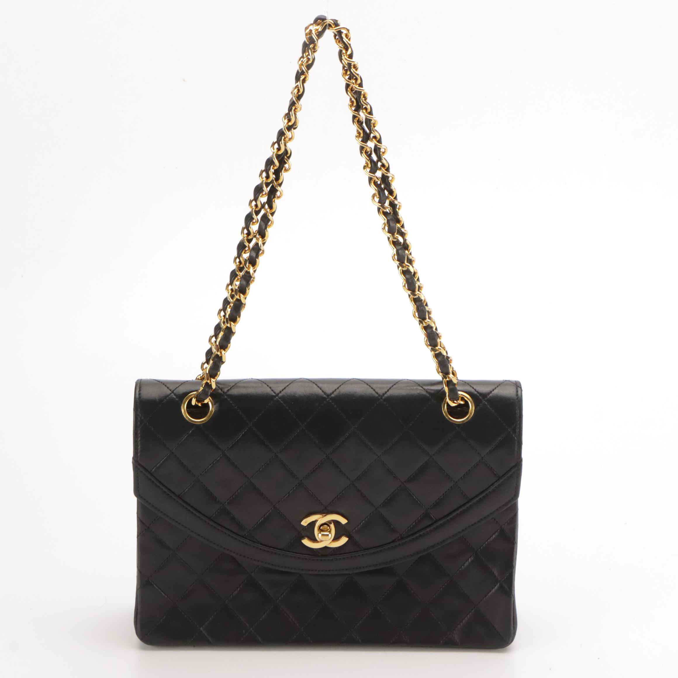 Chanel Round Flap Shoulder Bag in Black Quilted Lambskin Leather, 1980s