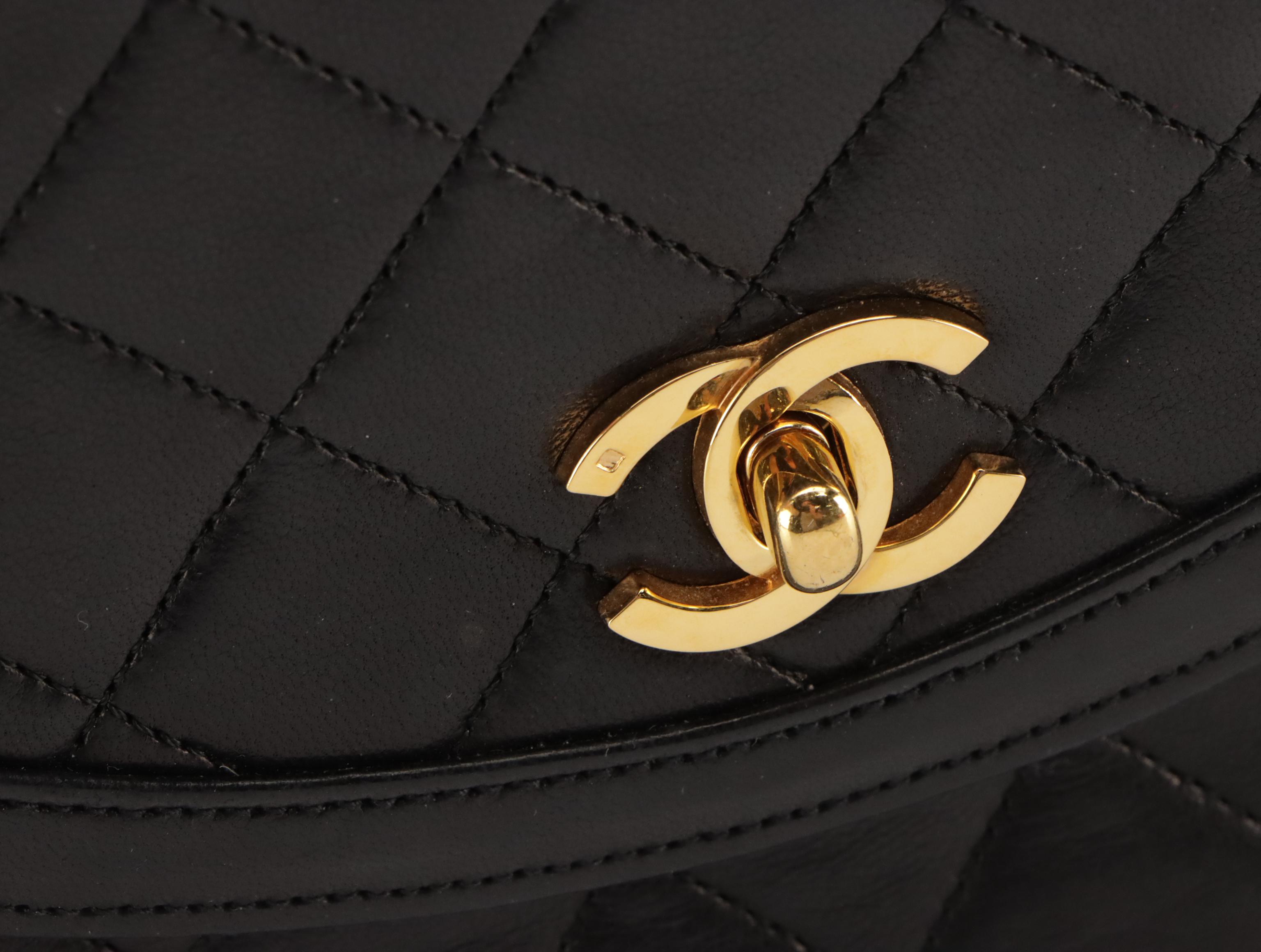 Chanel Round Flap Shoulder Bag in Black Quilted Lambskin Leather, 1980s