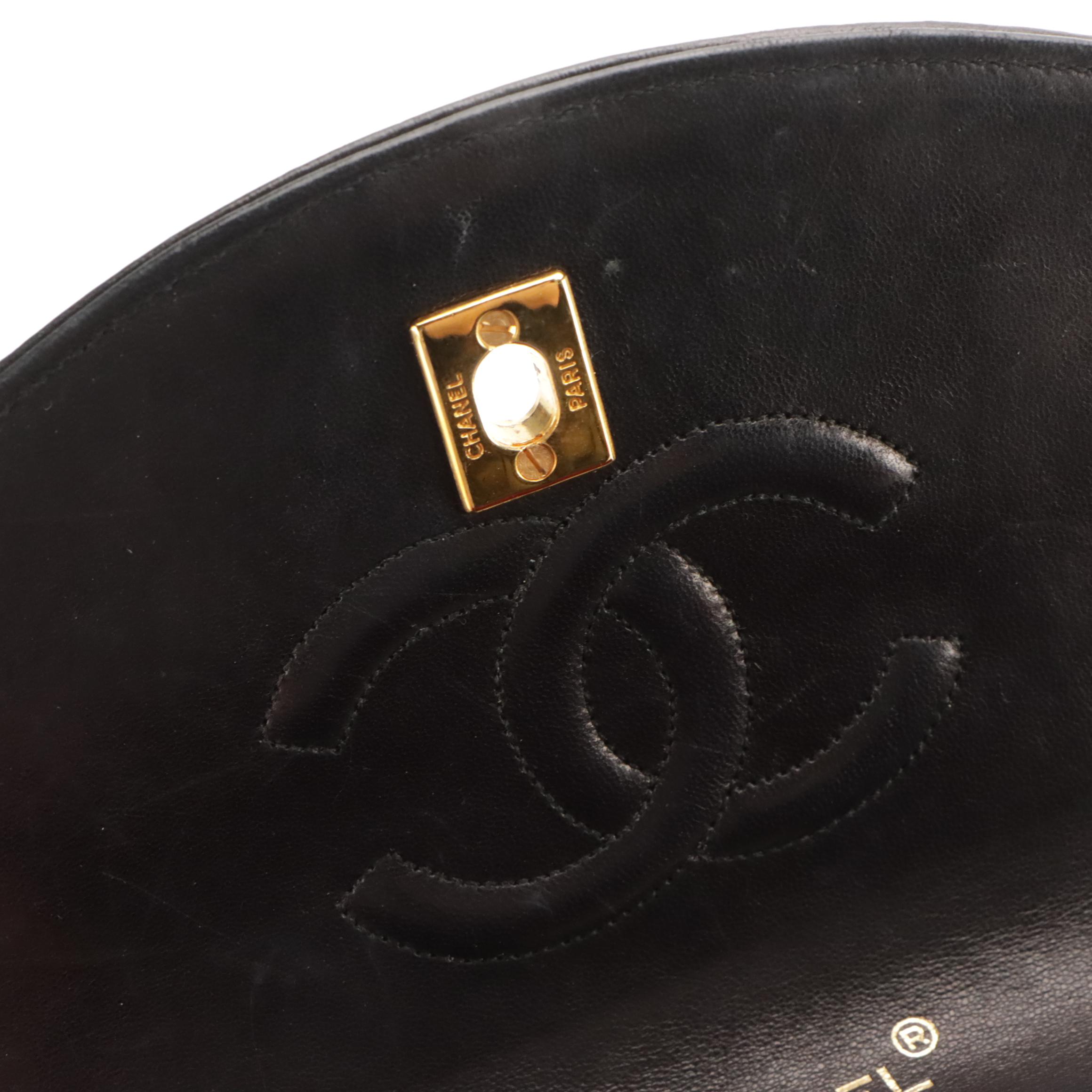 Chanel Round Flap Shoulder Bag in Black Quilted Lambskin Leather, 1980s