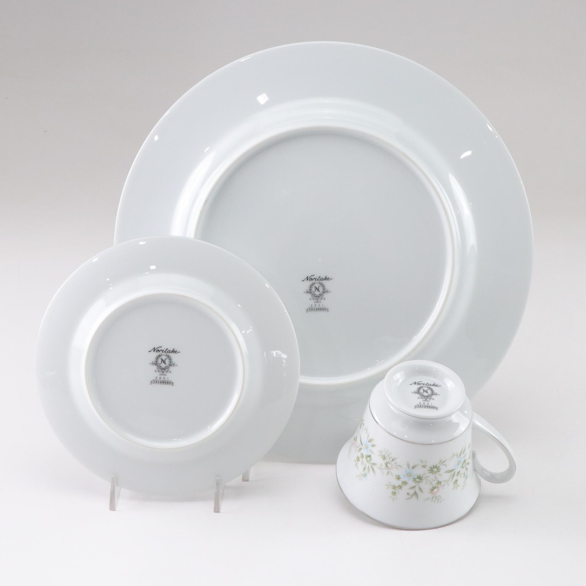 Noritake "Savannah" Platinum Trim Dinnerware Service Set for Four, Late 20th C.