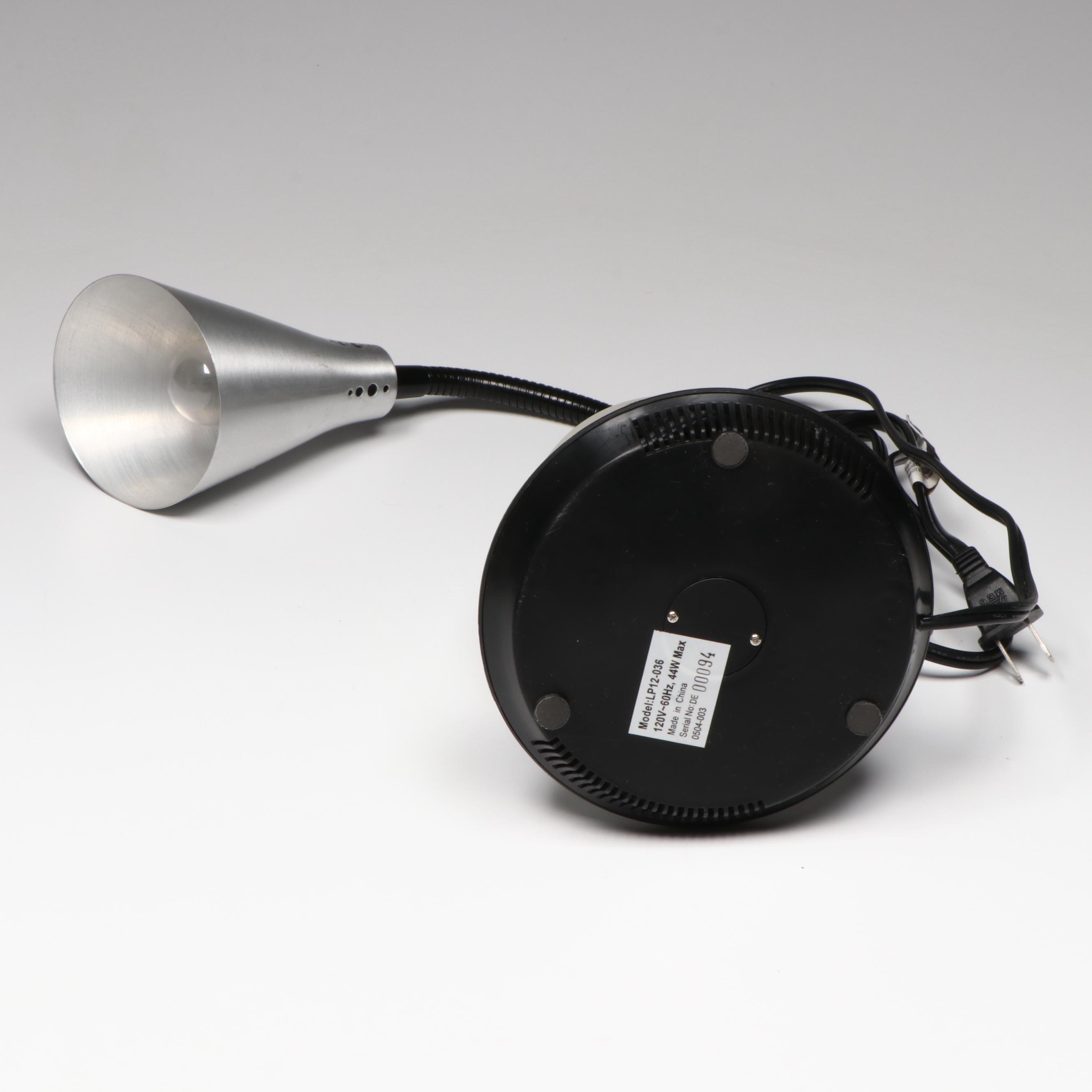 Children's Desk Lamp with Classic Tunes Tabletop Jukebox AM/FM Radio