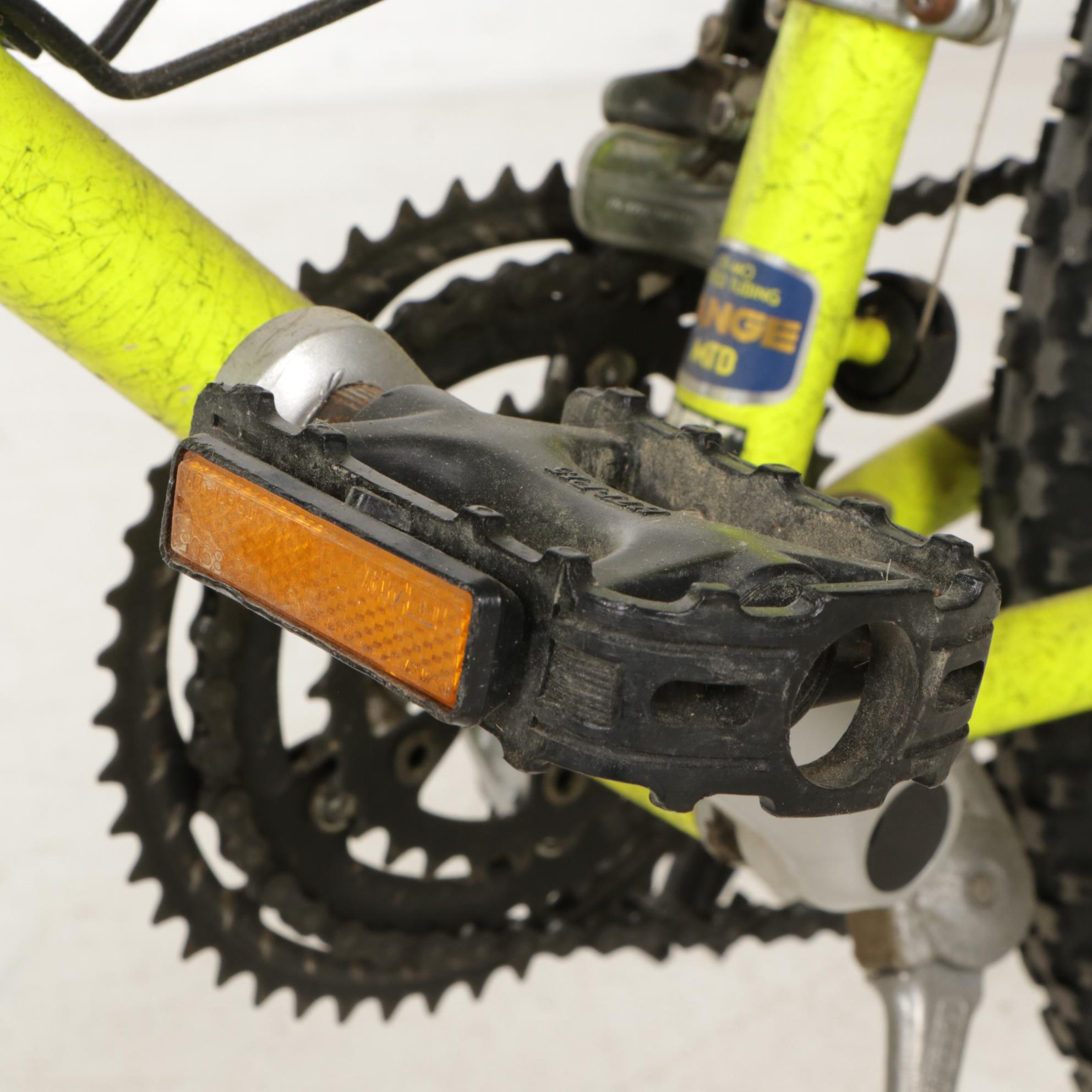 Neon Yellow Trek 830 Mountain Bike with Green Avenir Bag