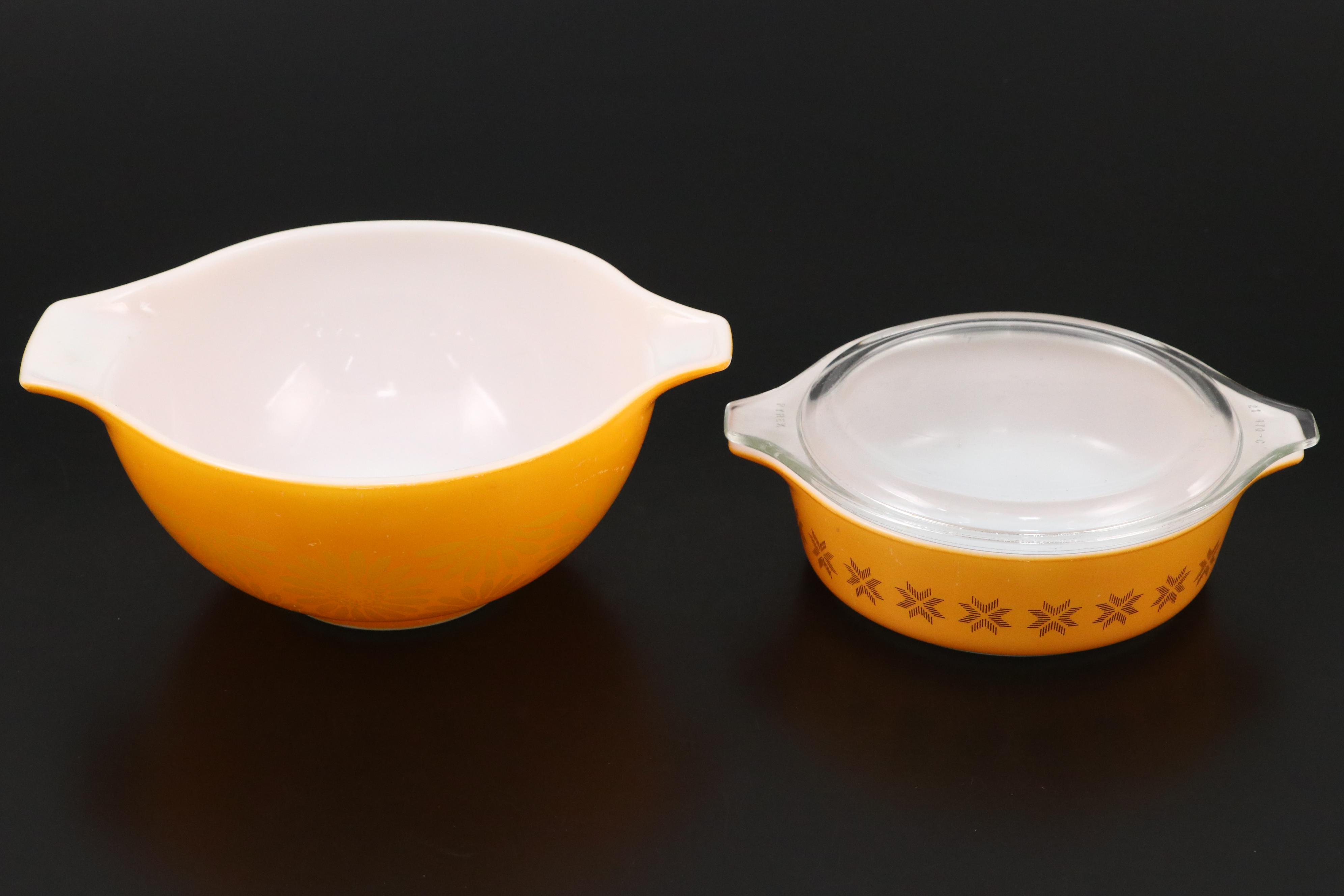 Pyrex "Daisy" and "Town & Country" Glass Cinderella Bowls, Mid-20th Century