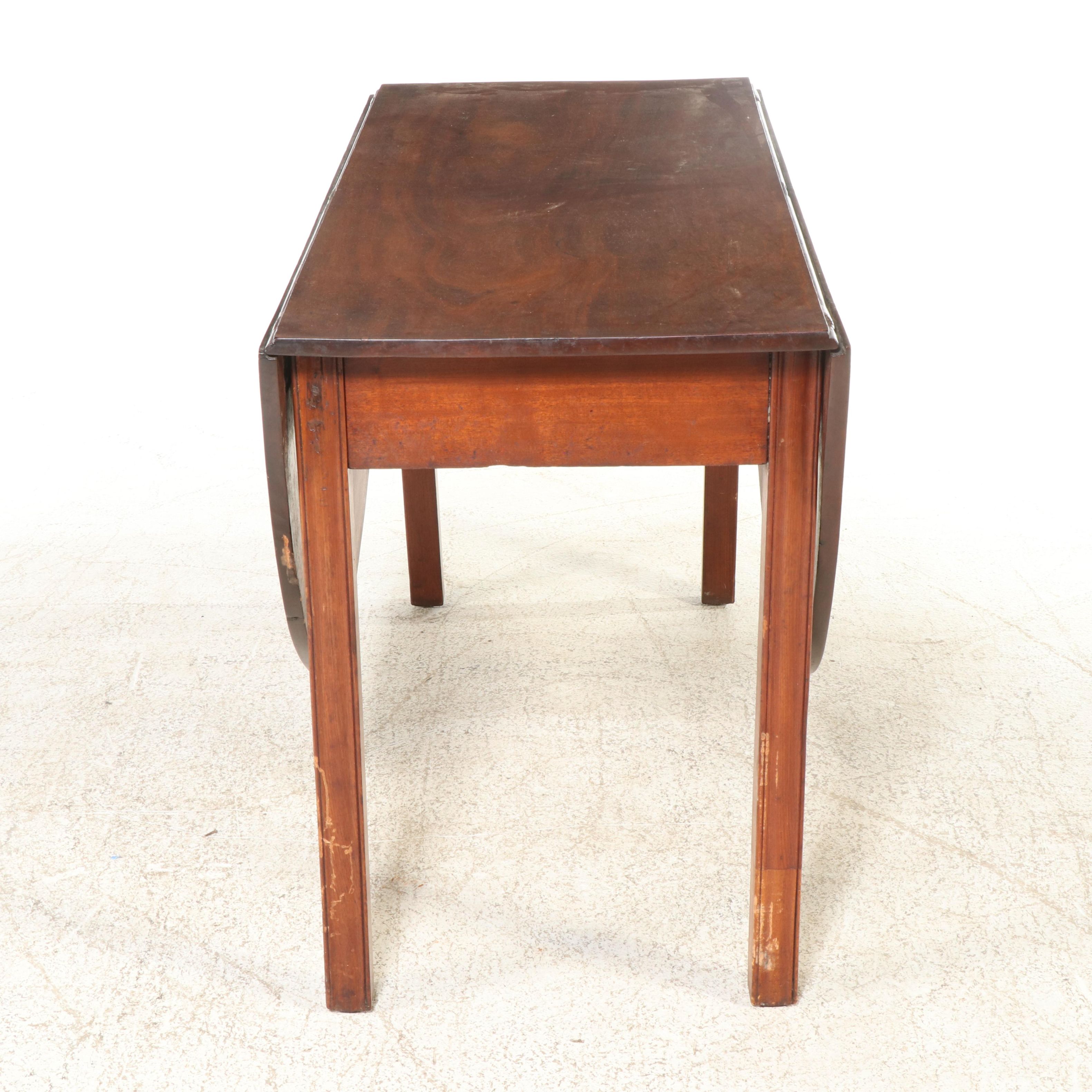 American Chippendale Mahogany Drop-Leaf Dining Table, Late 18th Century