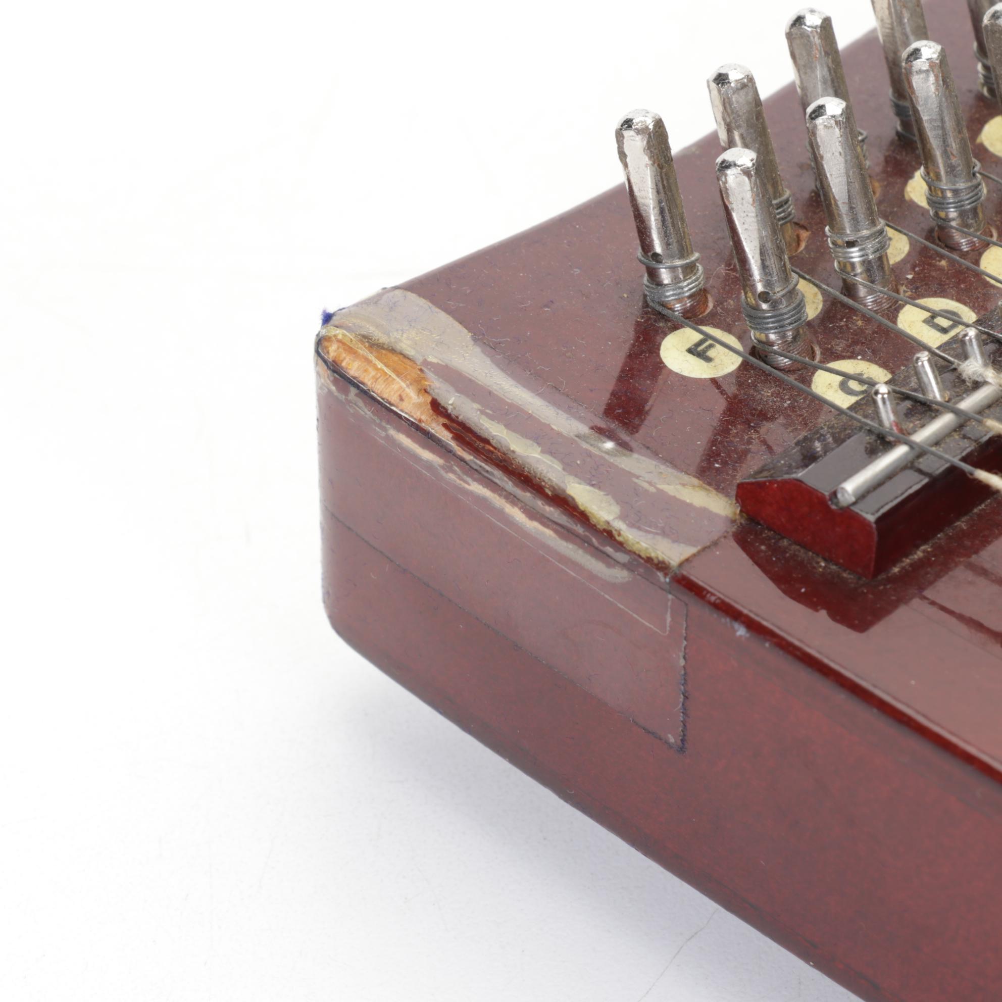 Rhythm Band Inc. "ChromAharP" Fifteen Chord Autoharp with Case