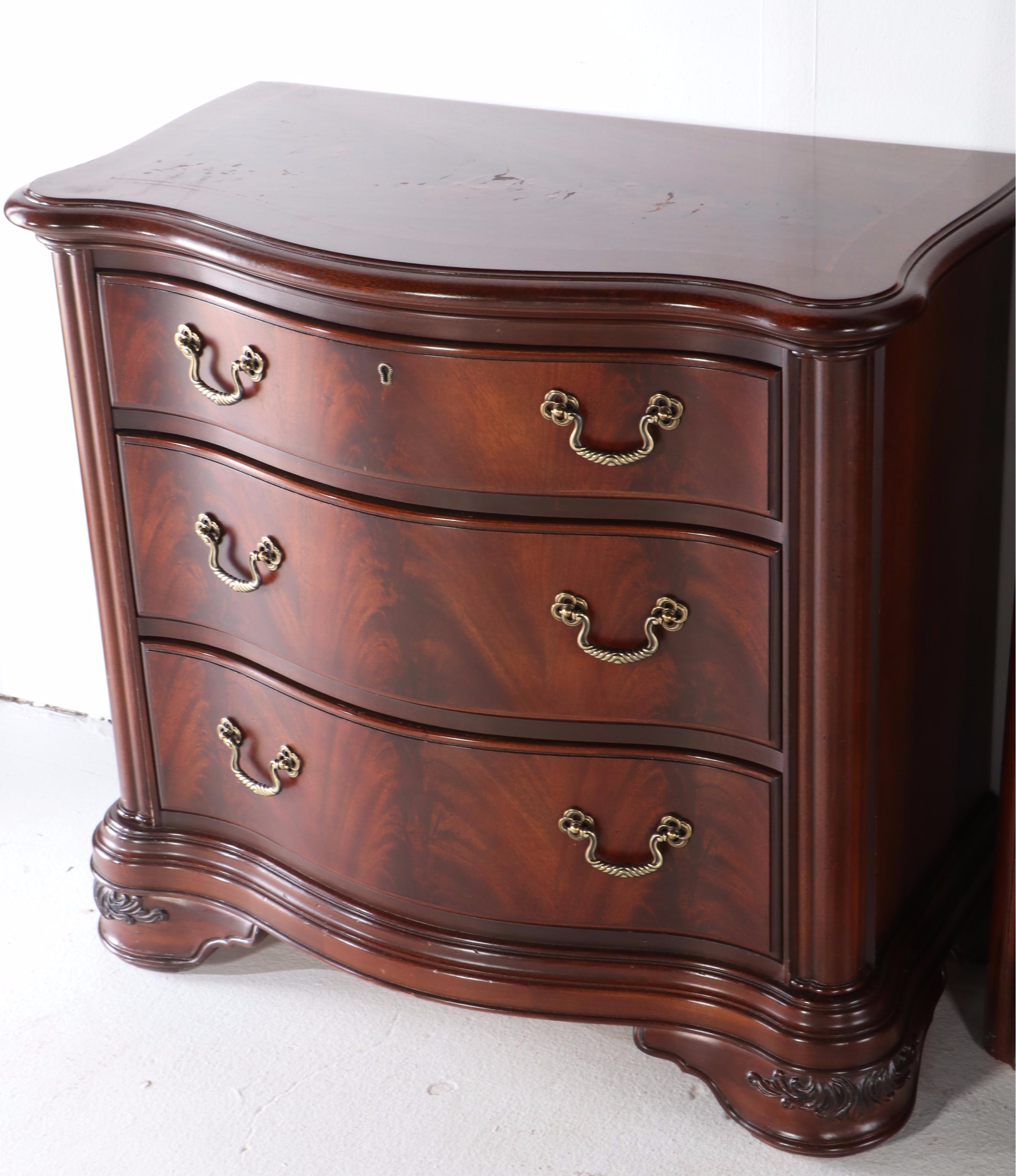 Thomasville Mahogany King Size Bed Frame and Two Bedside Chests