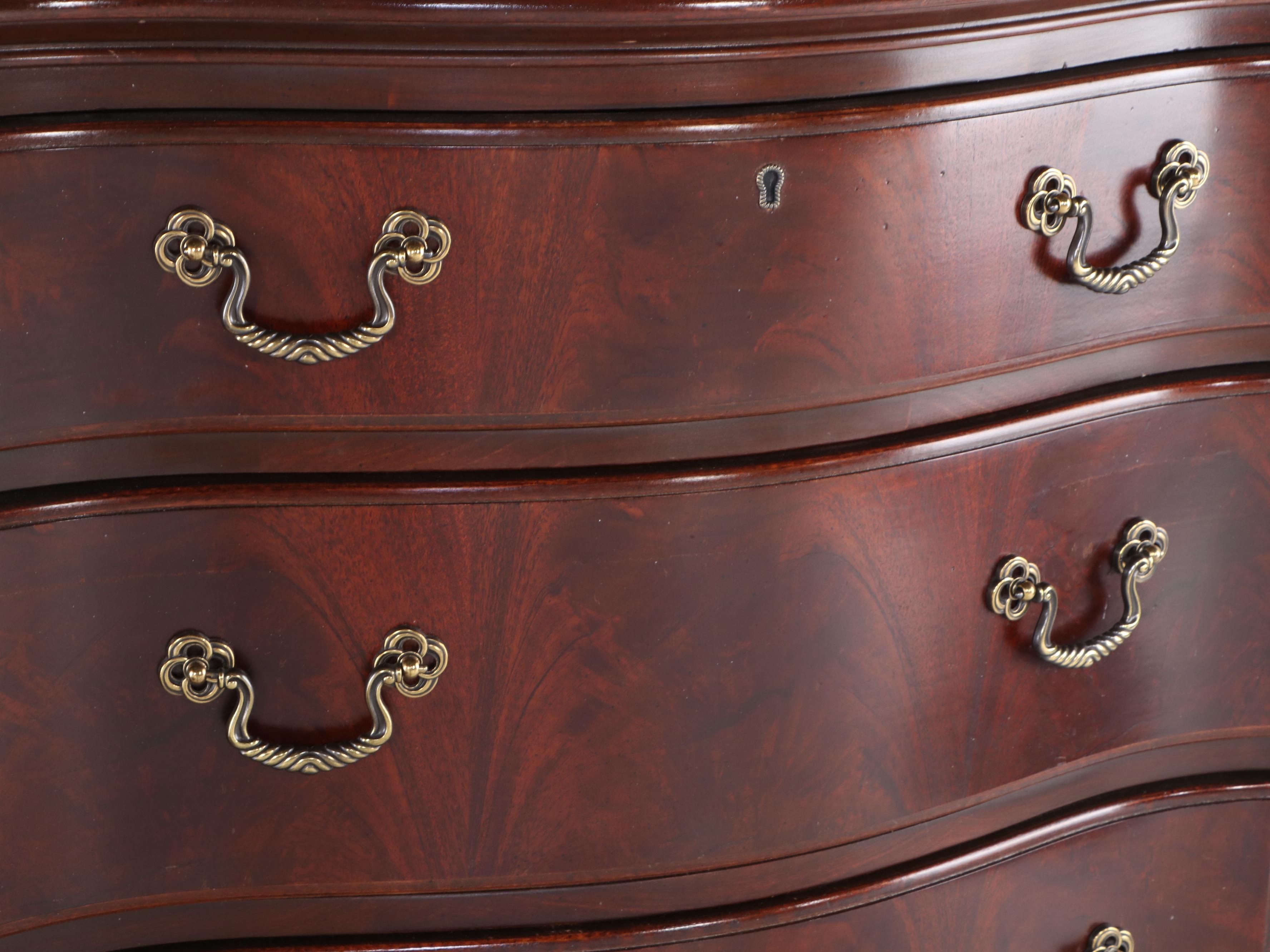 Thomasville Mahogany King Size Bed Frame and Two Bedside Chests