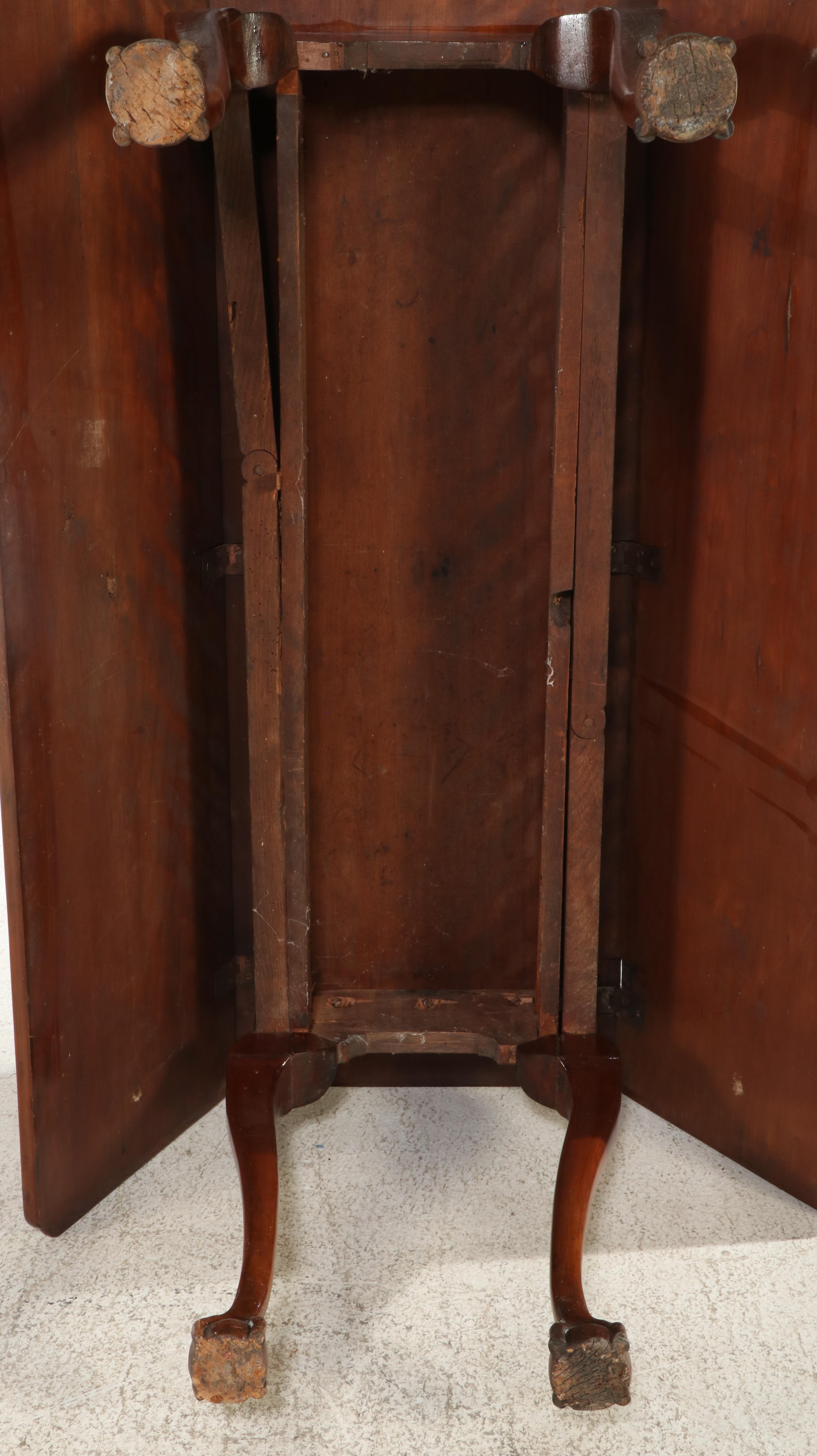 American Chippendale Cherrywood Drop-Leaf Dining Table, Late 18th Century