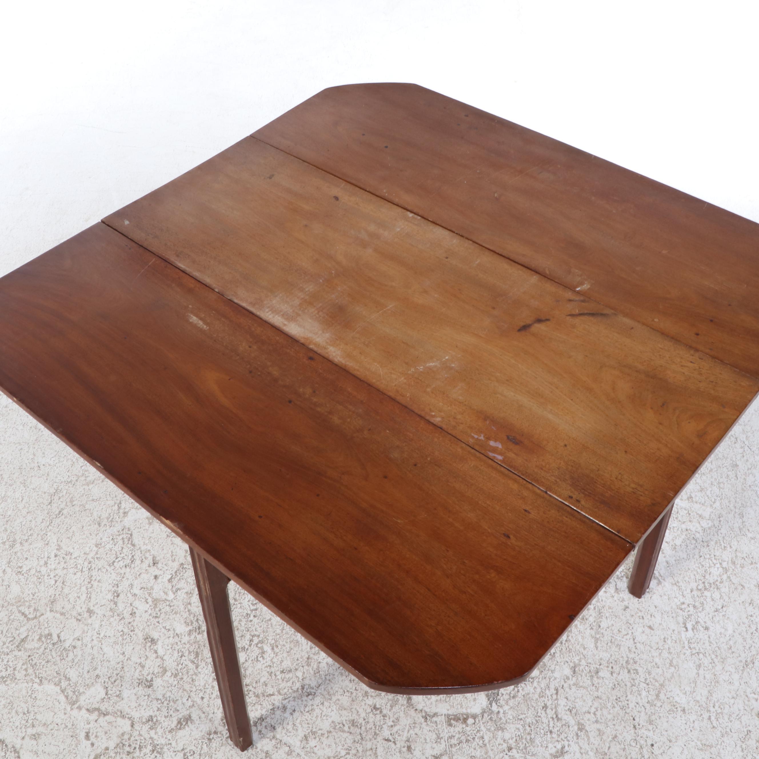 American Chippendale Mahogany Drop-Leaf Dining Table, Late 18th Century