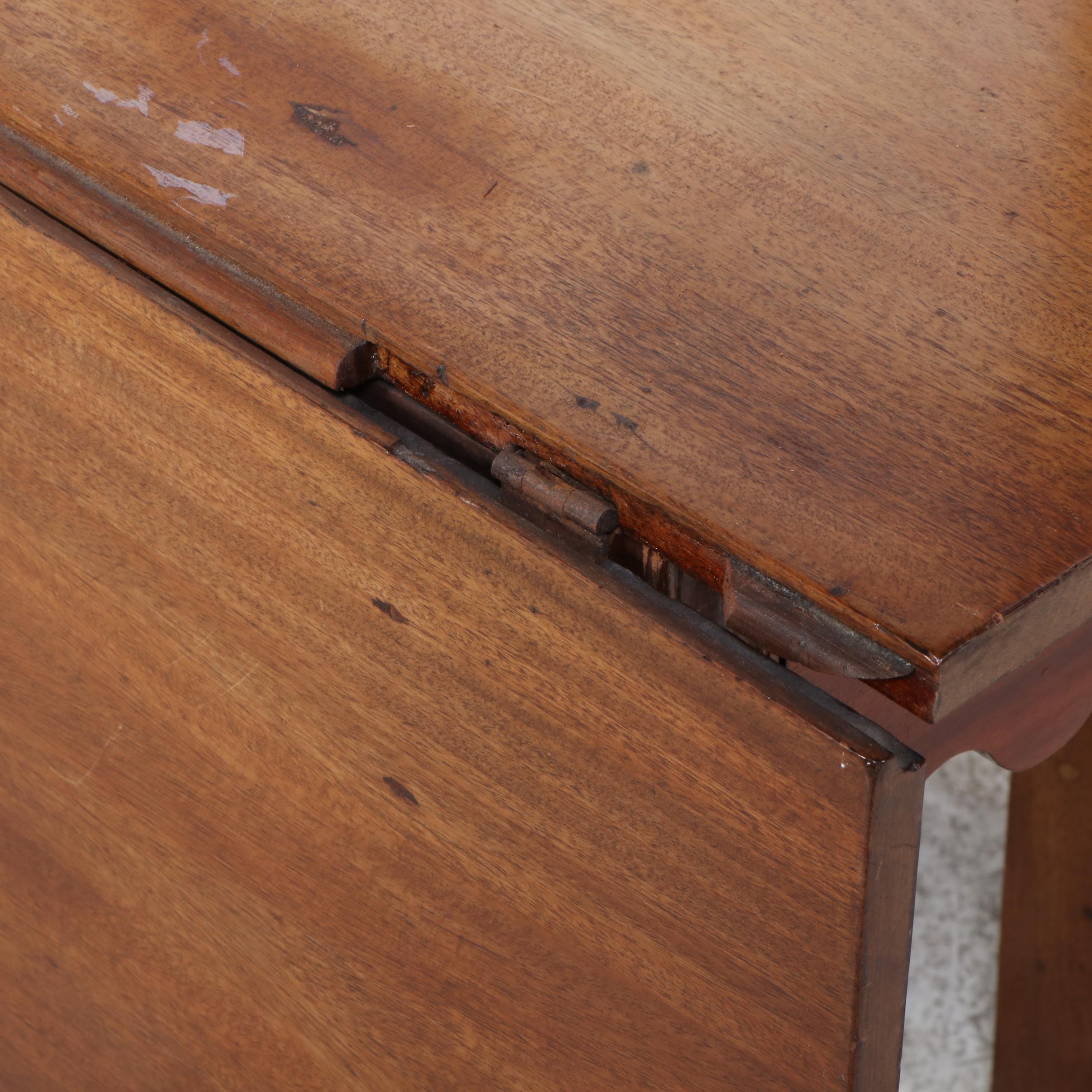 American Chippendale Mahogany Drop-Leaf Dining Table, Late 18th Century