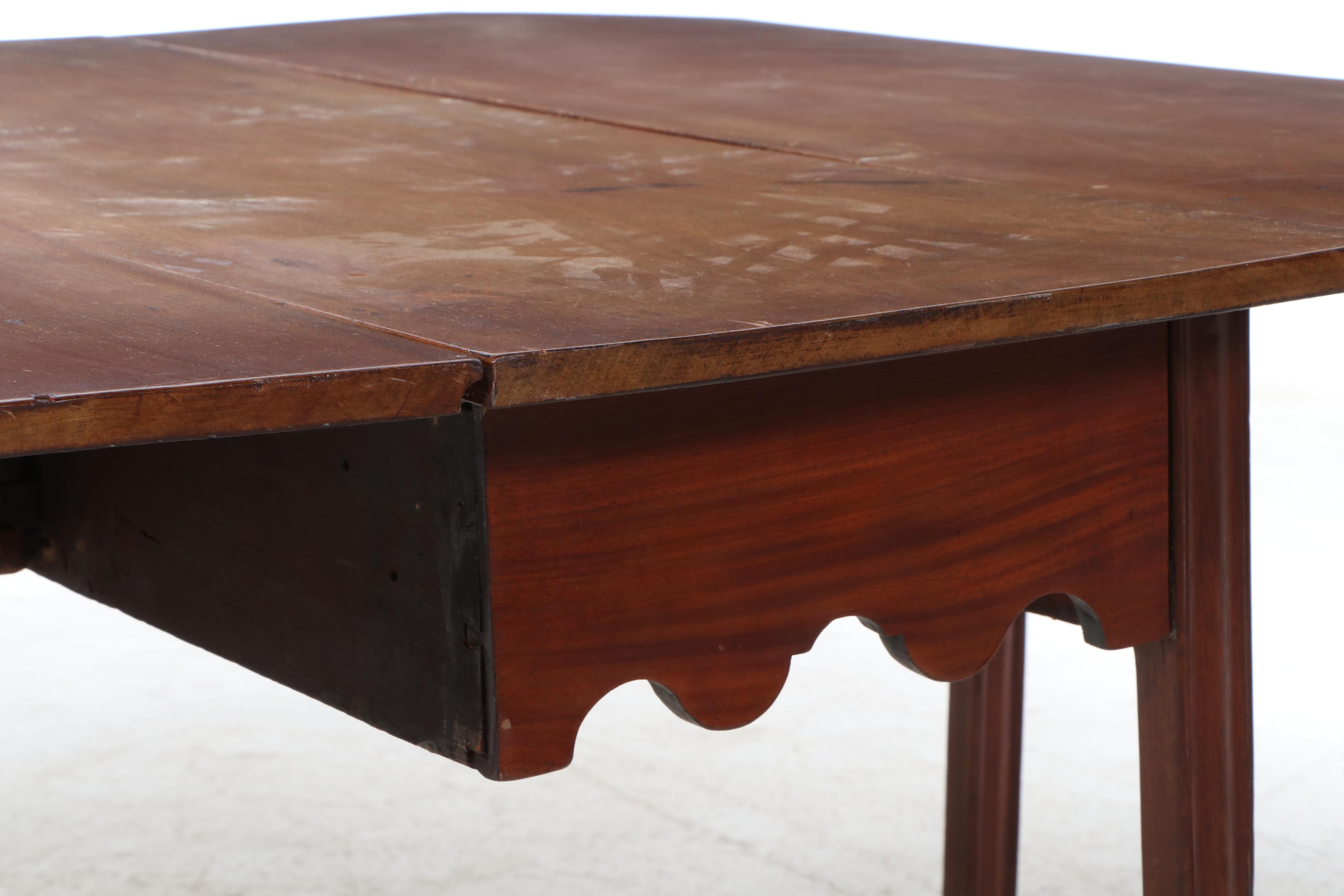 American Chippendale Mahogany Drop-Leaf Dining Table, Late 18th Century