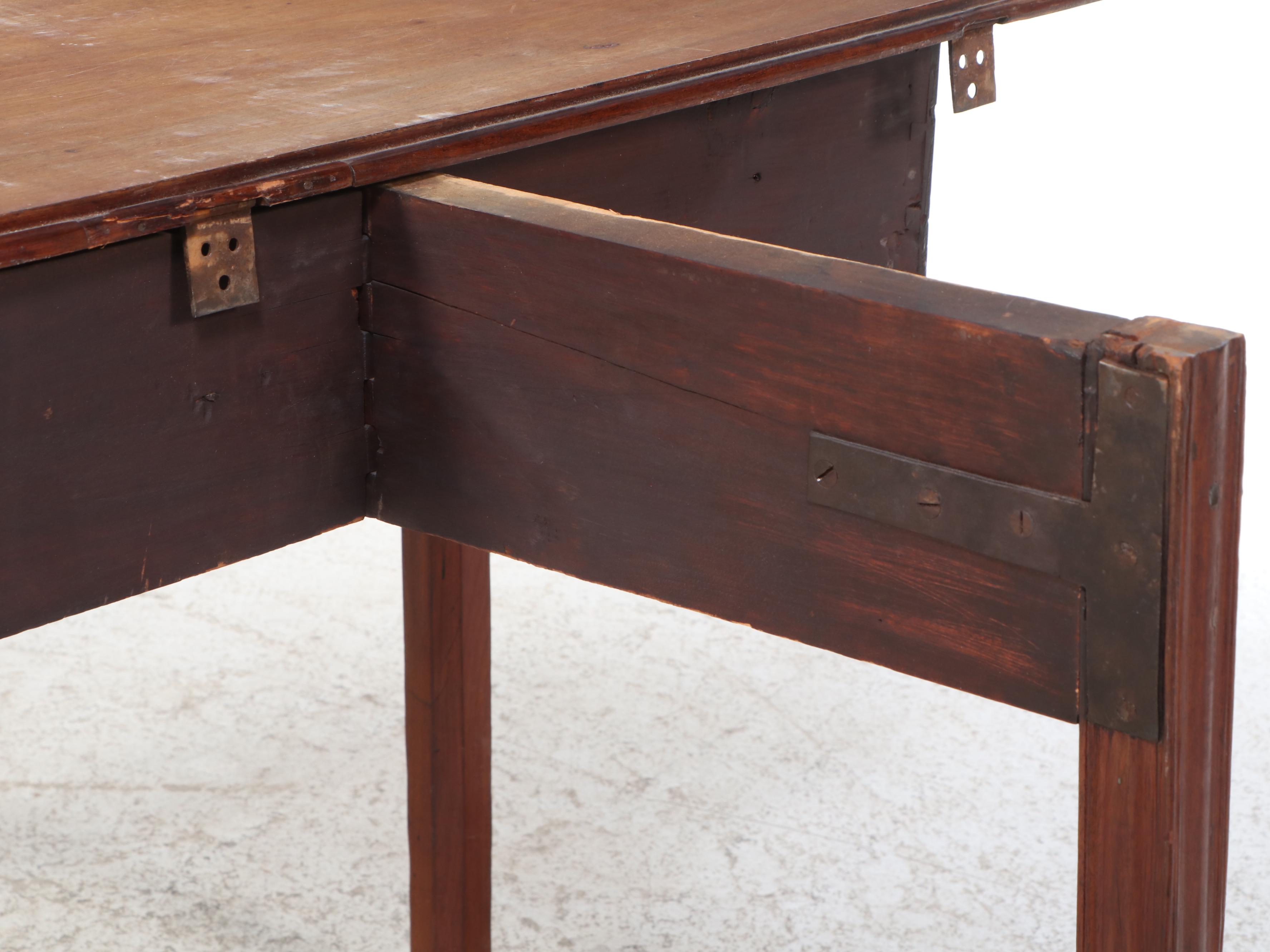 American Chippendale Mahogany Drop-Leaf Dining Table, Late 18th Century
