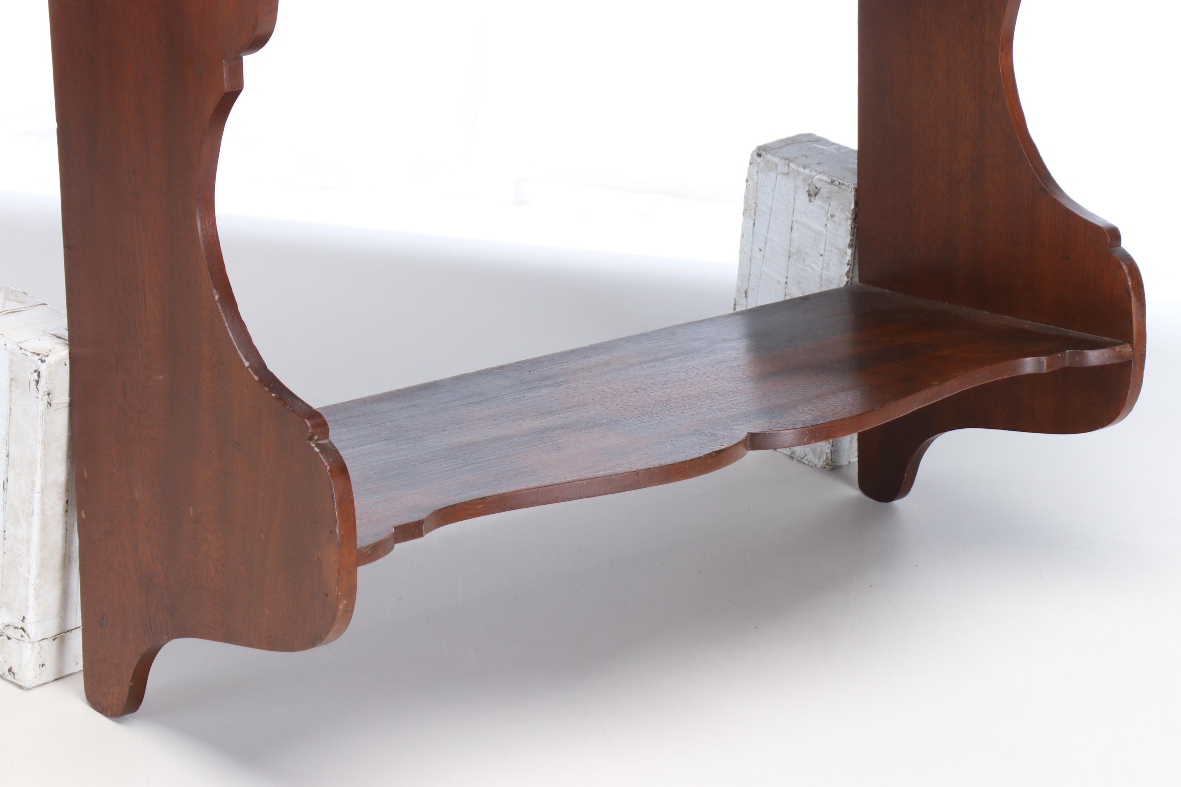 Federal Style Mahogany Finish Wall Hanging Shelf, 20th Century