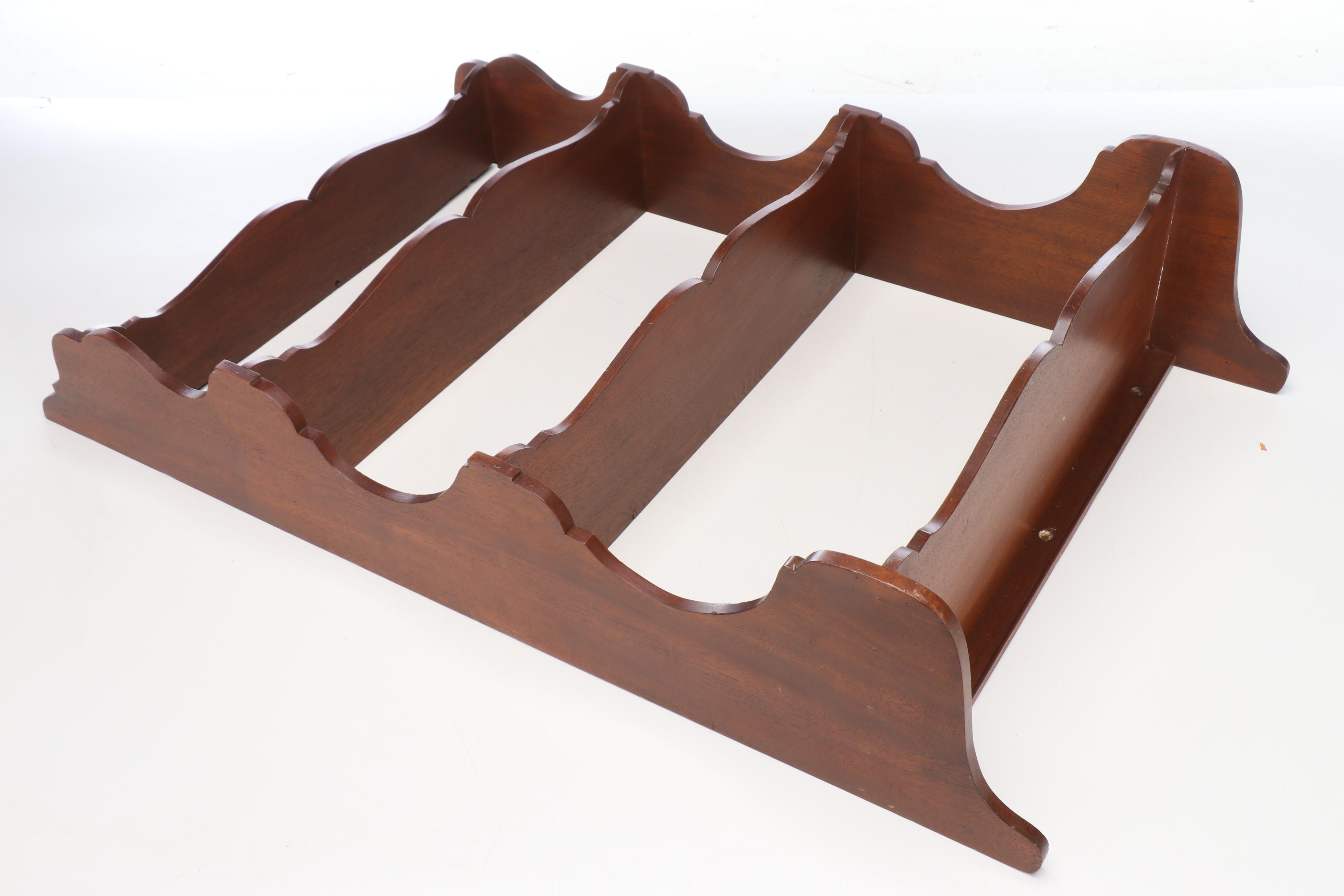 Federal Style Mahogany Finish Wall Hanging Shelf, 20th Century