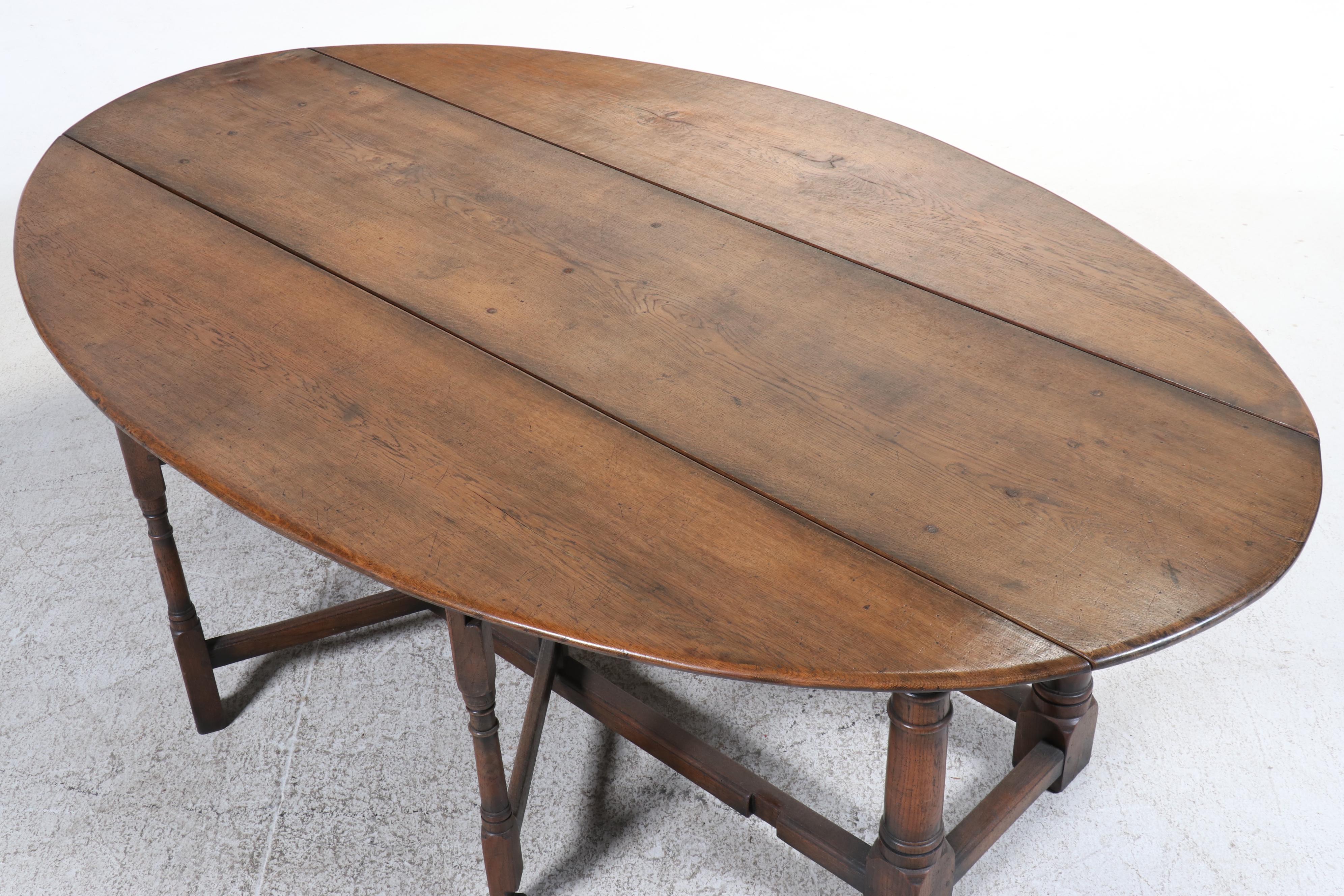 William and Mary Style Oak Gate-Leg Dining Table, 20th Century