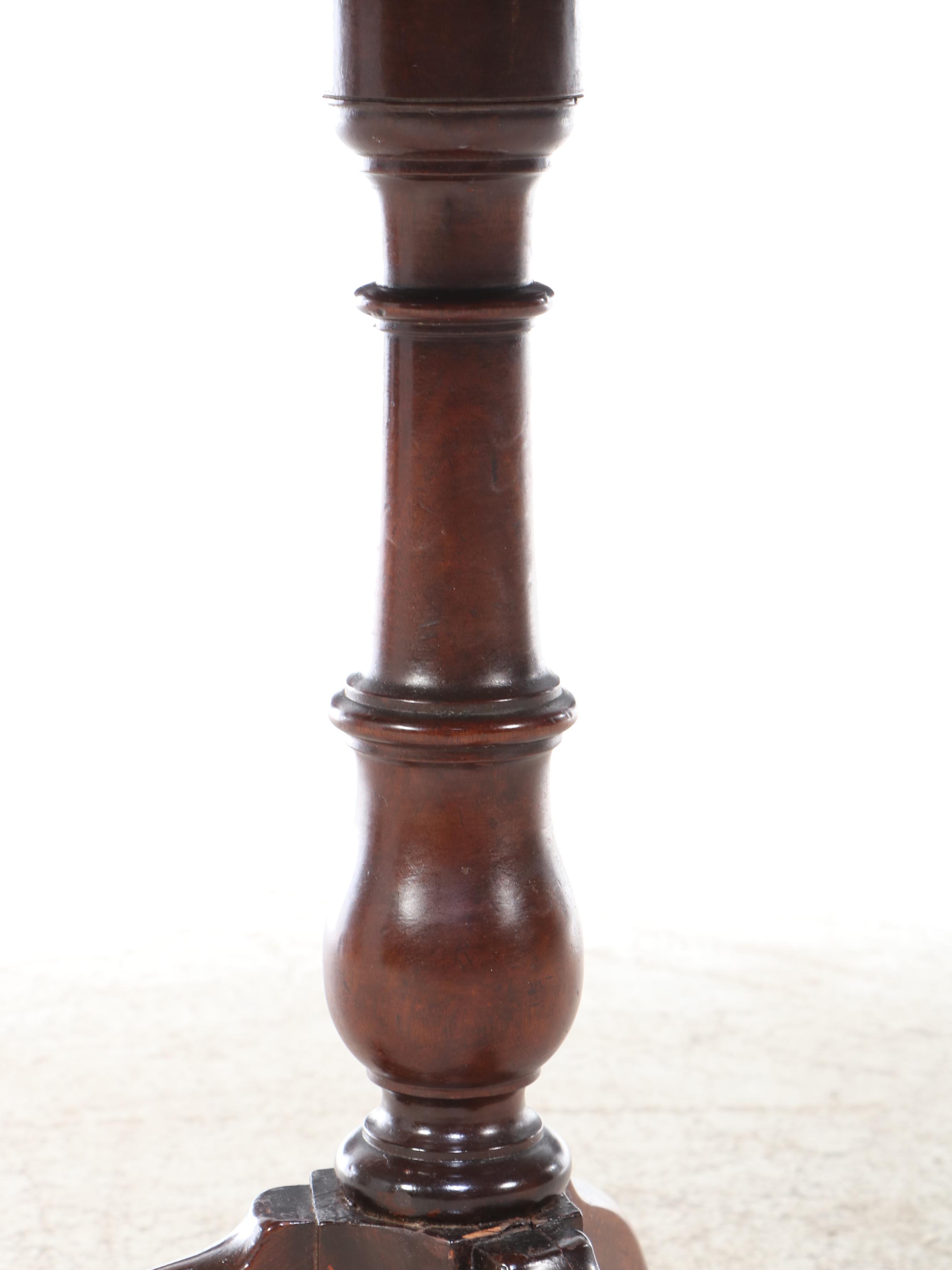 Queen Anne Style Mahogany Center Table, 20th Century