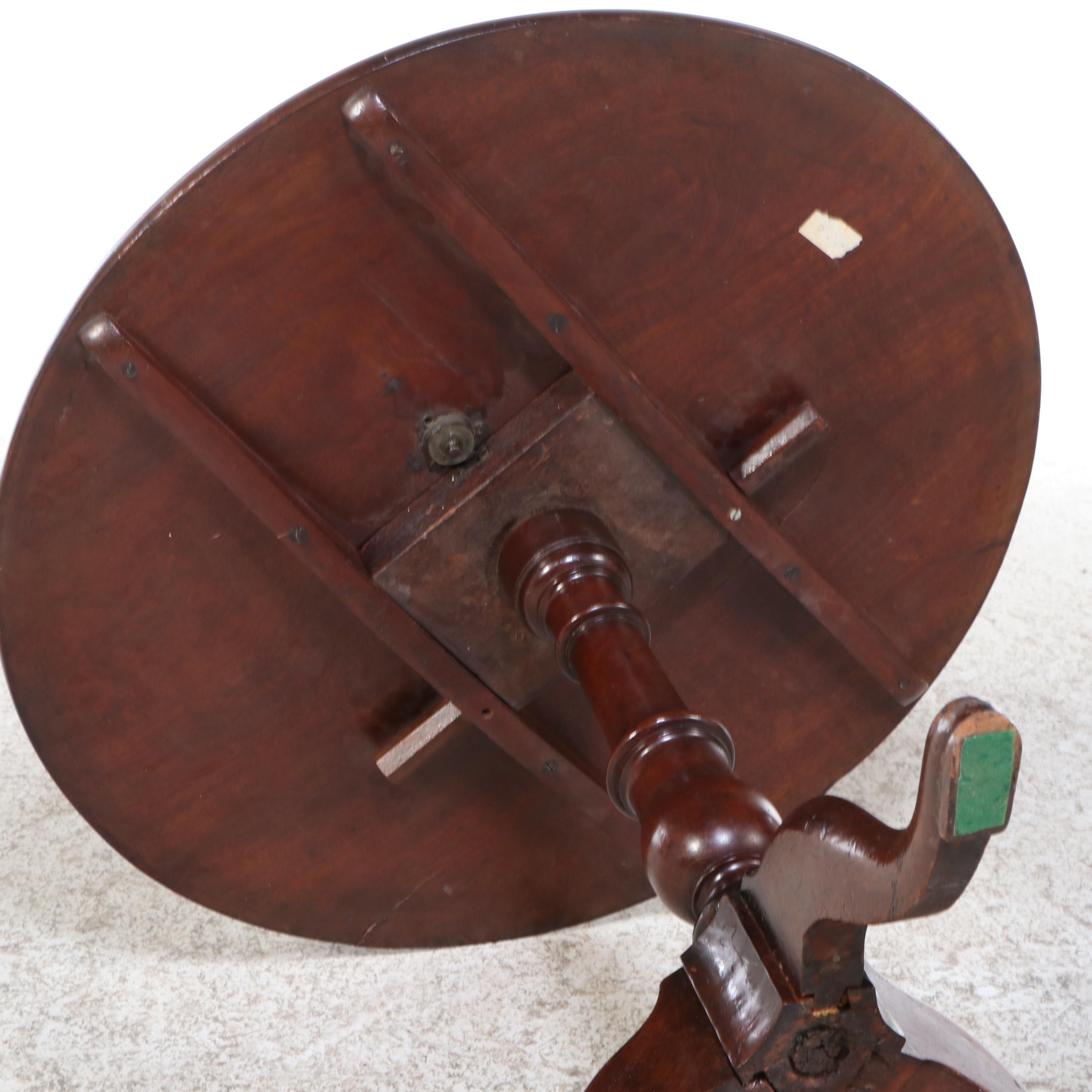 Queen Anne Style Mahogany Center Table, 20th Century