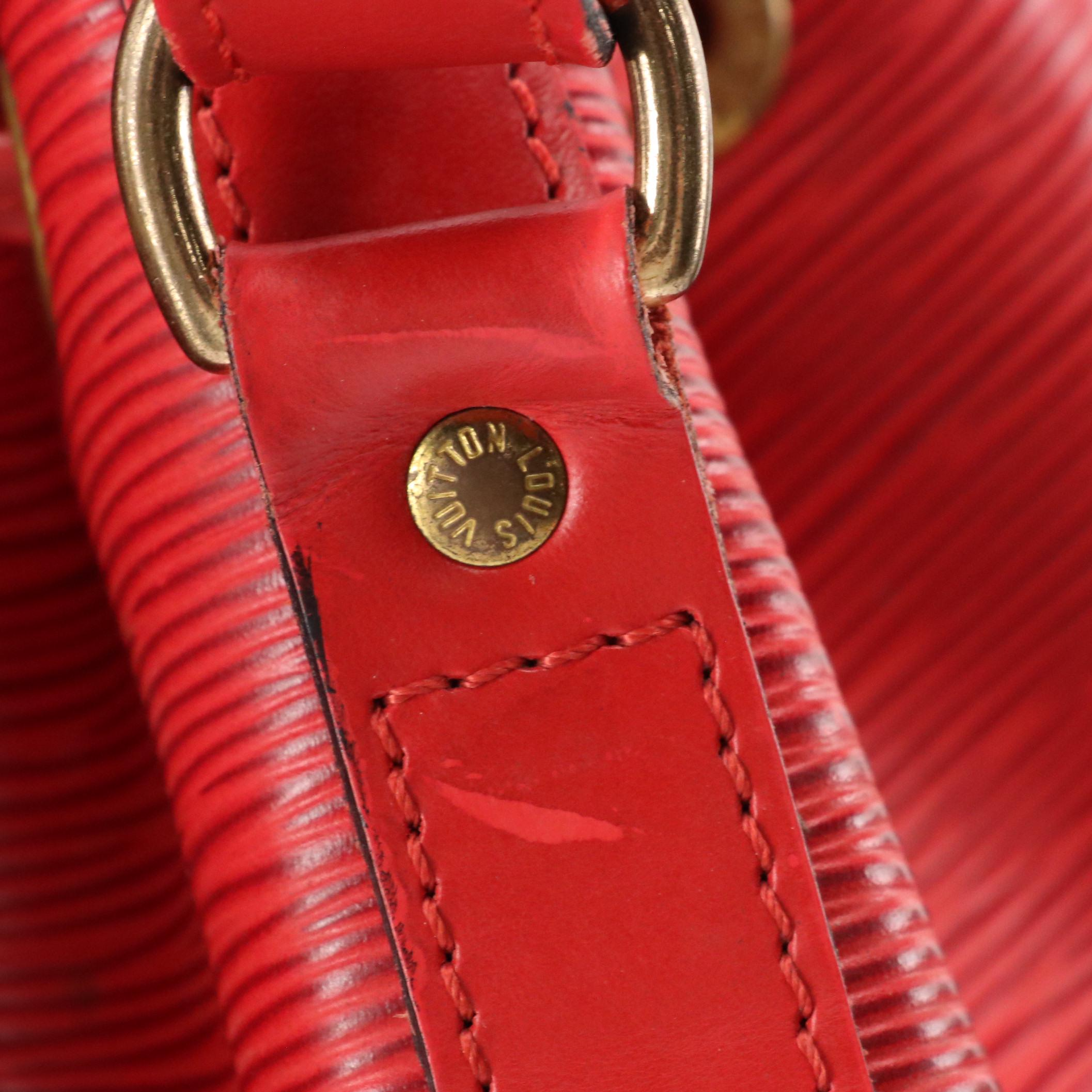 Louis Vuitton Noé Drawstring Bucket Bag in Red Epi Leather