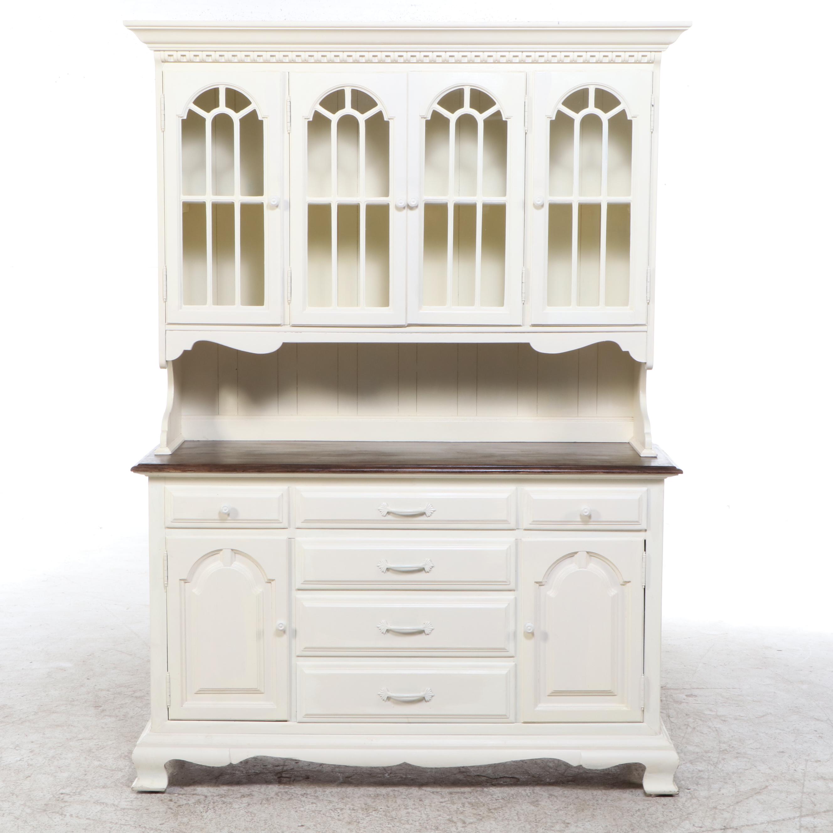 Thomasville Colonial Revival Style Parcel-Painted China Cabinet, Late 20th C.