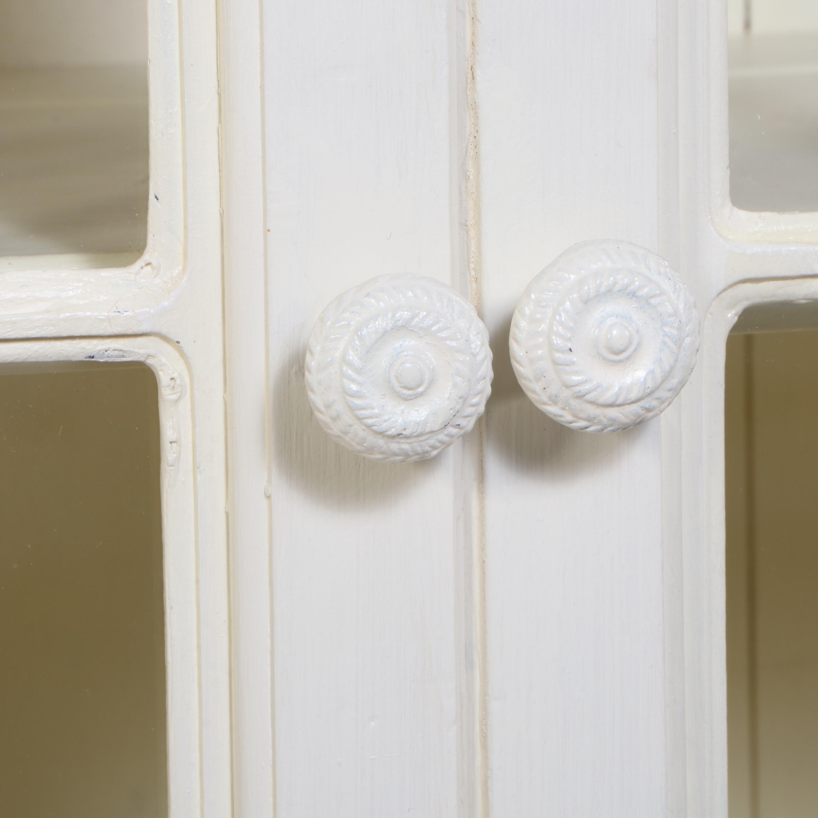 Thomasville Colonial Revival Style Parcel-Painted China Cabinet, Late 20th C.