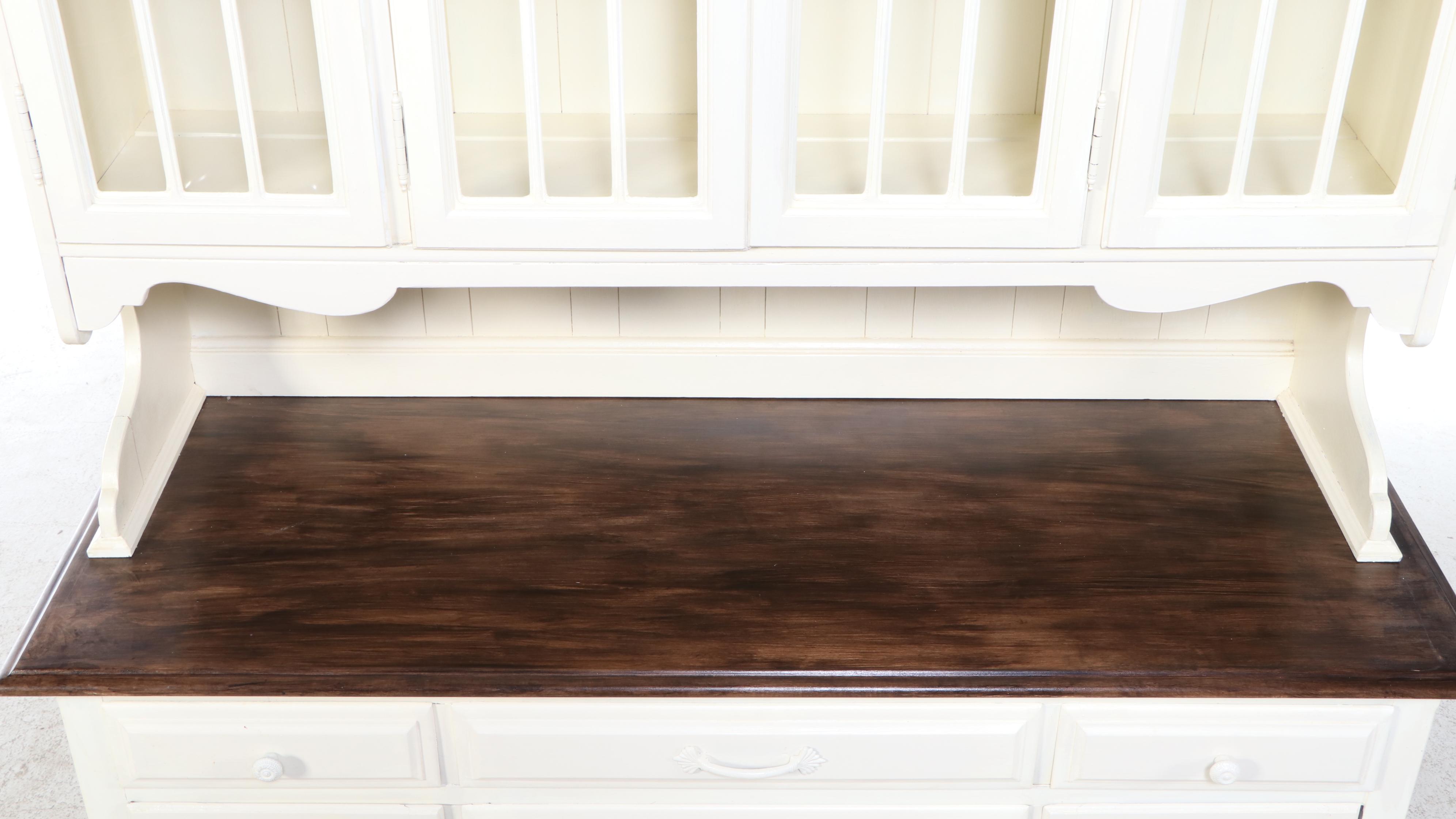 Thomasville Colonial Revival Style Parcel-Painted China Cabinet, Late 20th C.