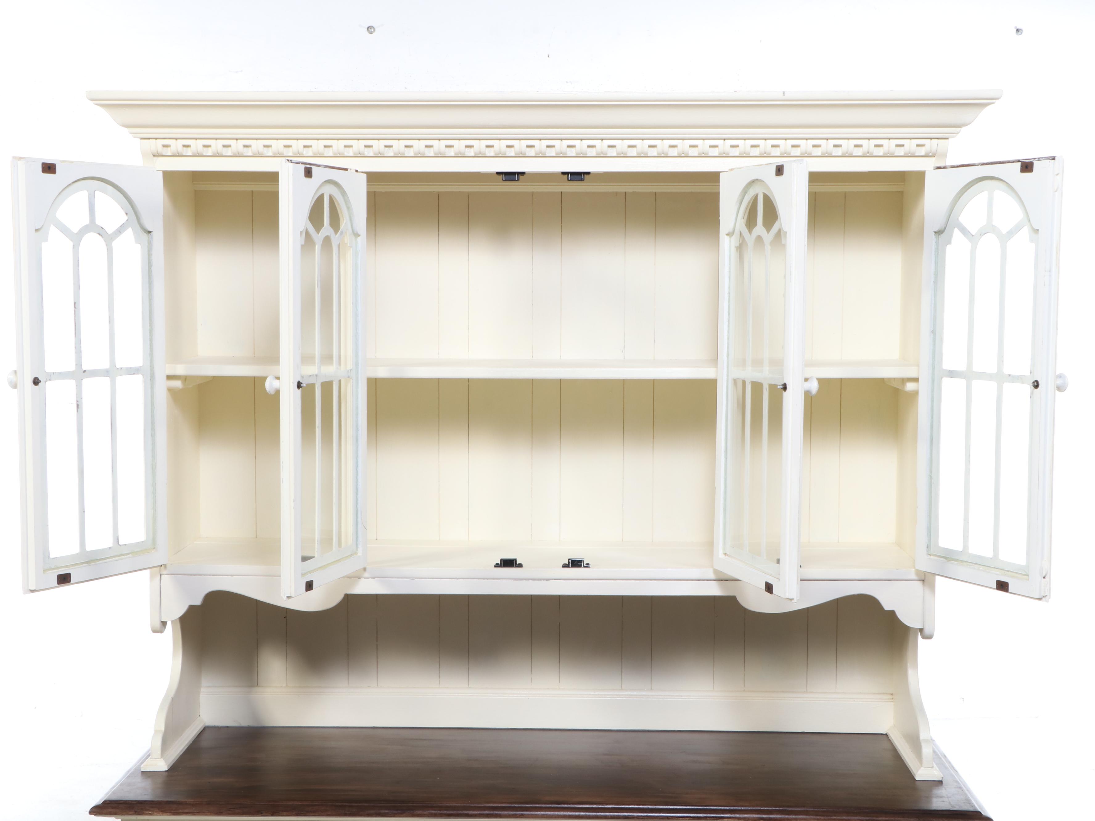 Thomasville Colonial Revival Style Parcel-Painted China Cabinet, Late 20th C.