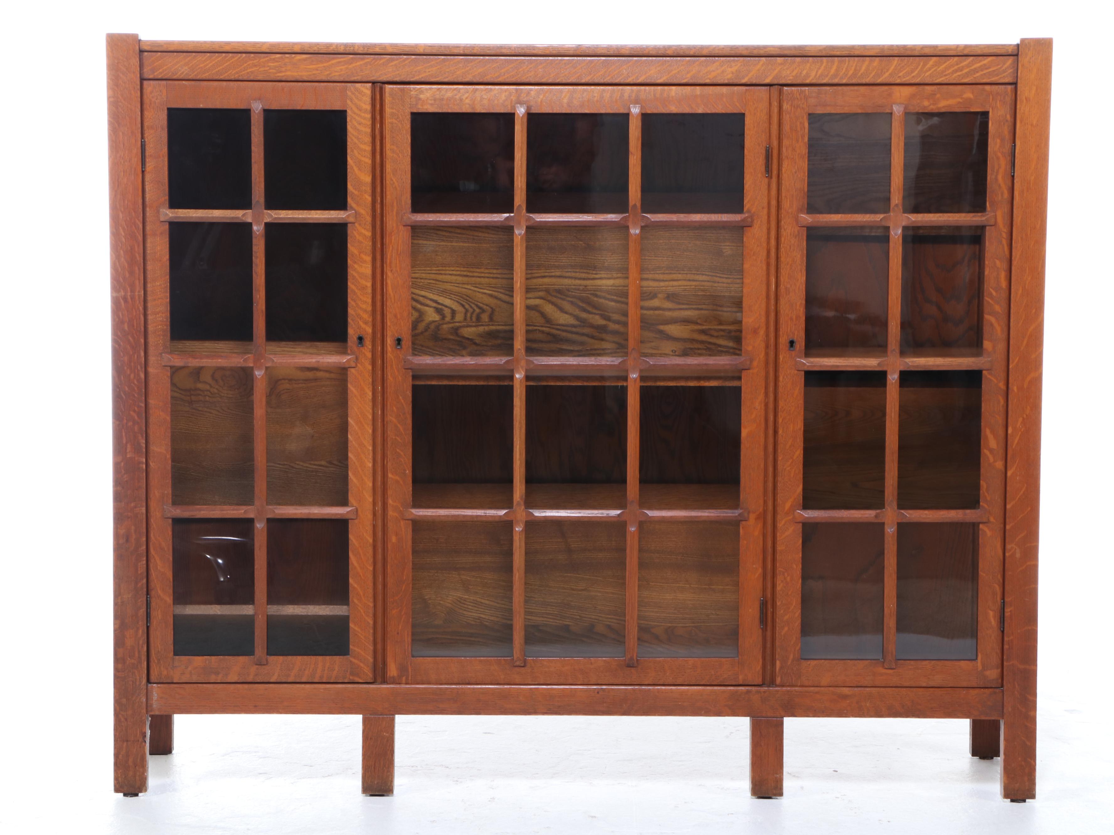 Arts and Crafts Quartersawn Oak Triple-Door Bookcase, Early 20th Century