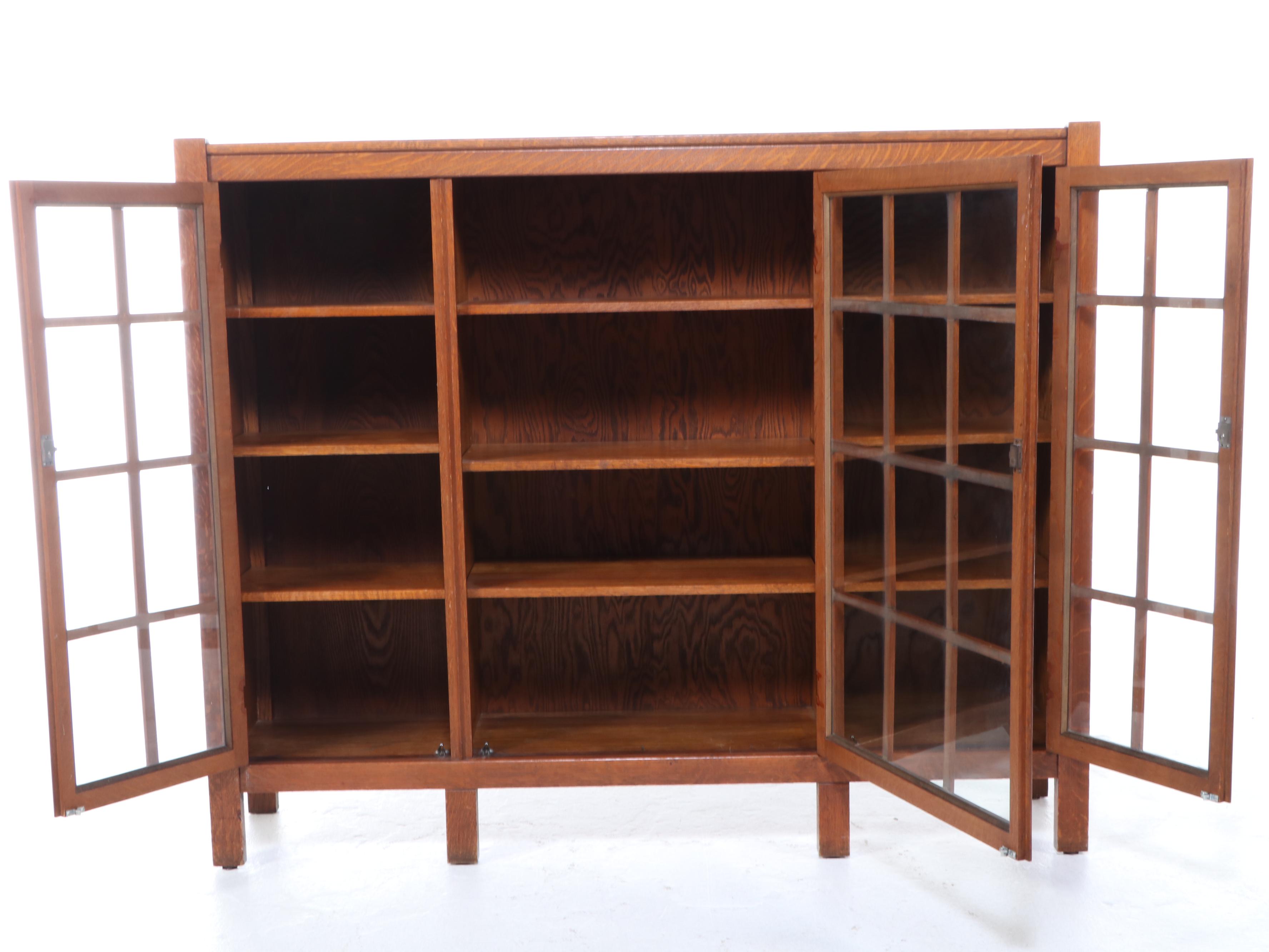 Arts and Crafts Quartersawn Oak Triple-Door Bookcase, Early 20th Century