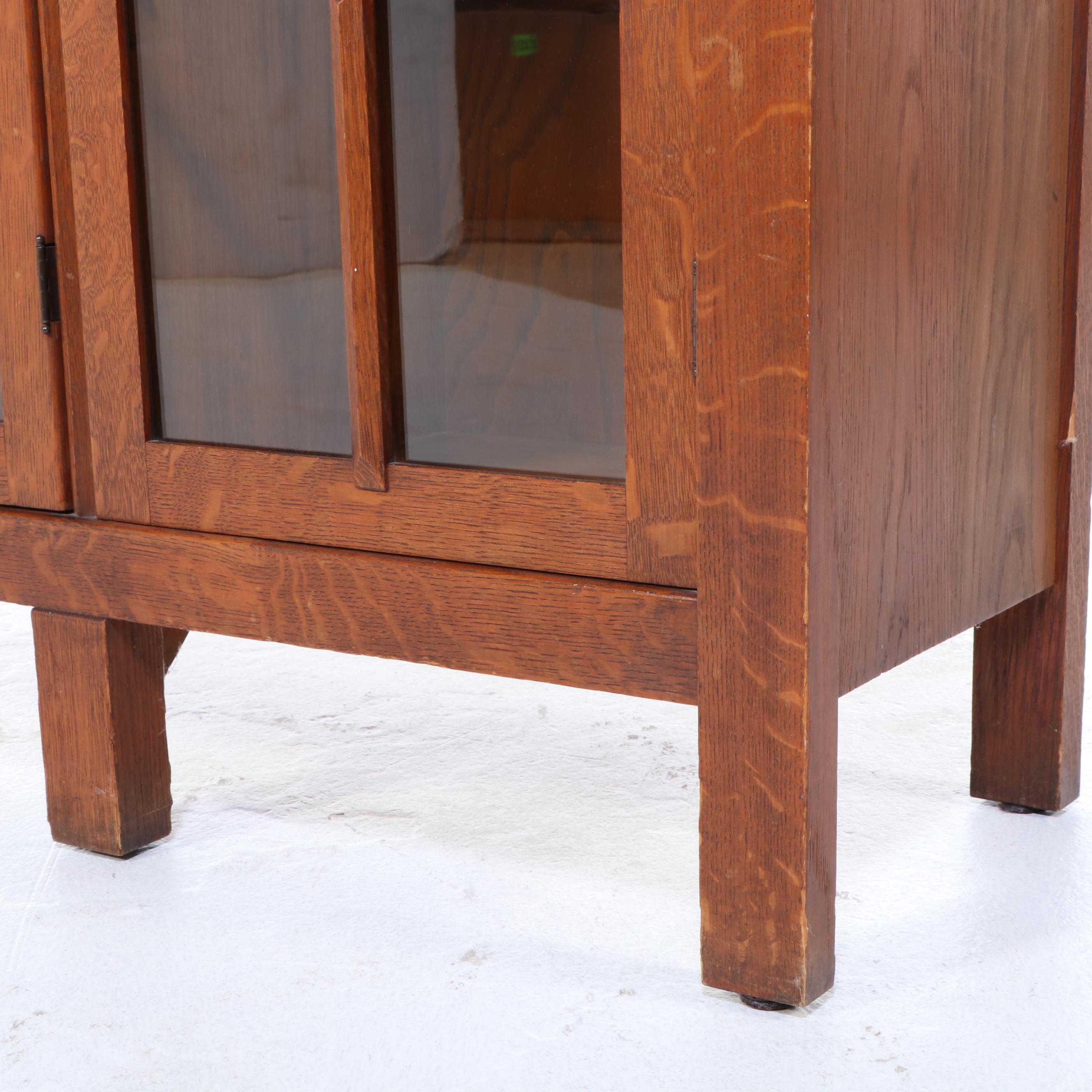 Arts and Crafts Quartersawn Oak Triple-Door Bookcase, Early 20th Century