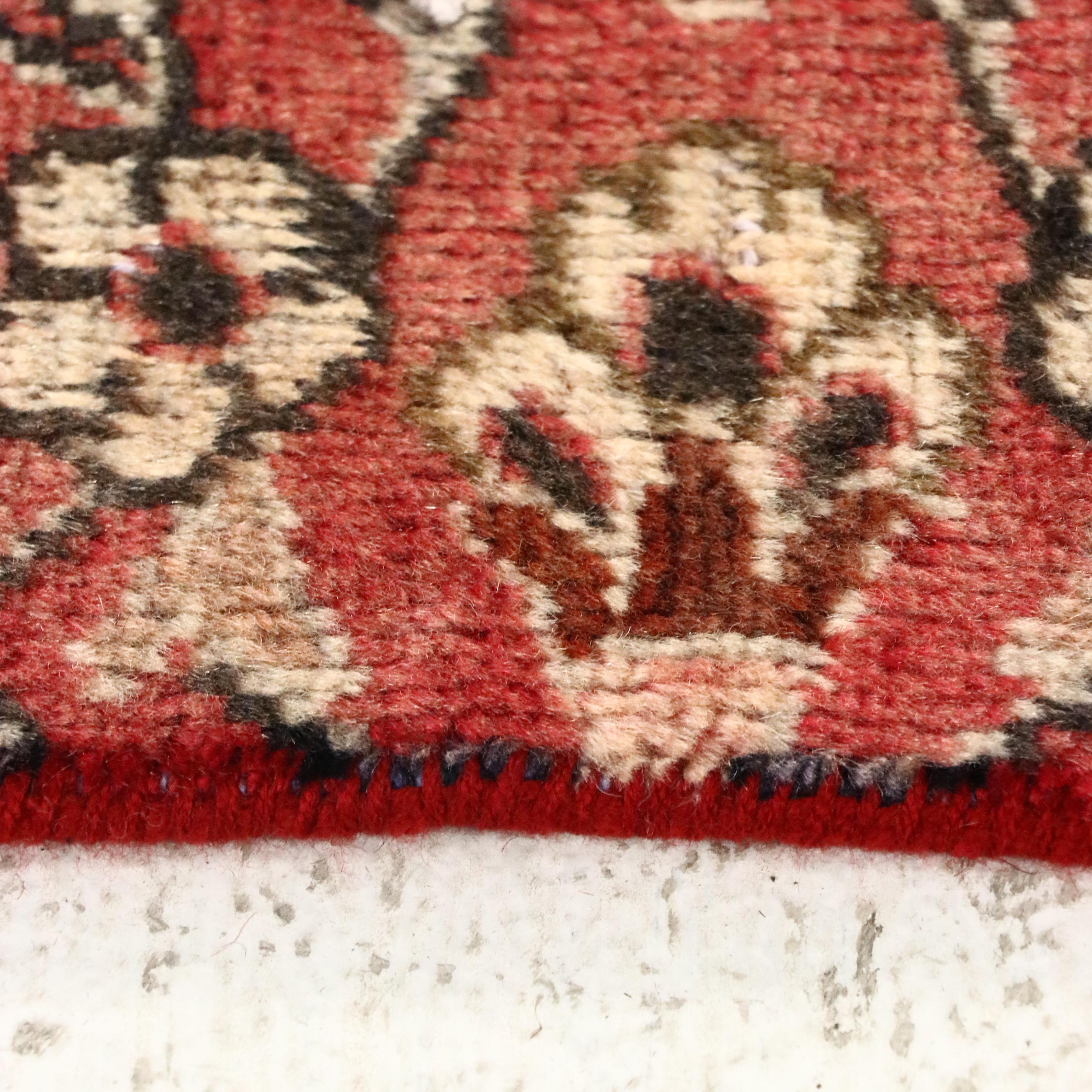 4'11 x 8'11 Hand-Knotted Persian Kashan Remnant Area Rug