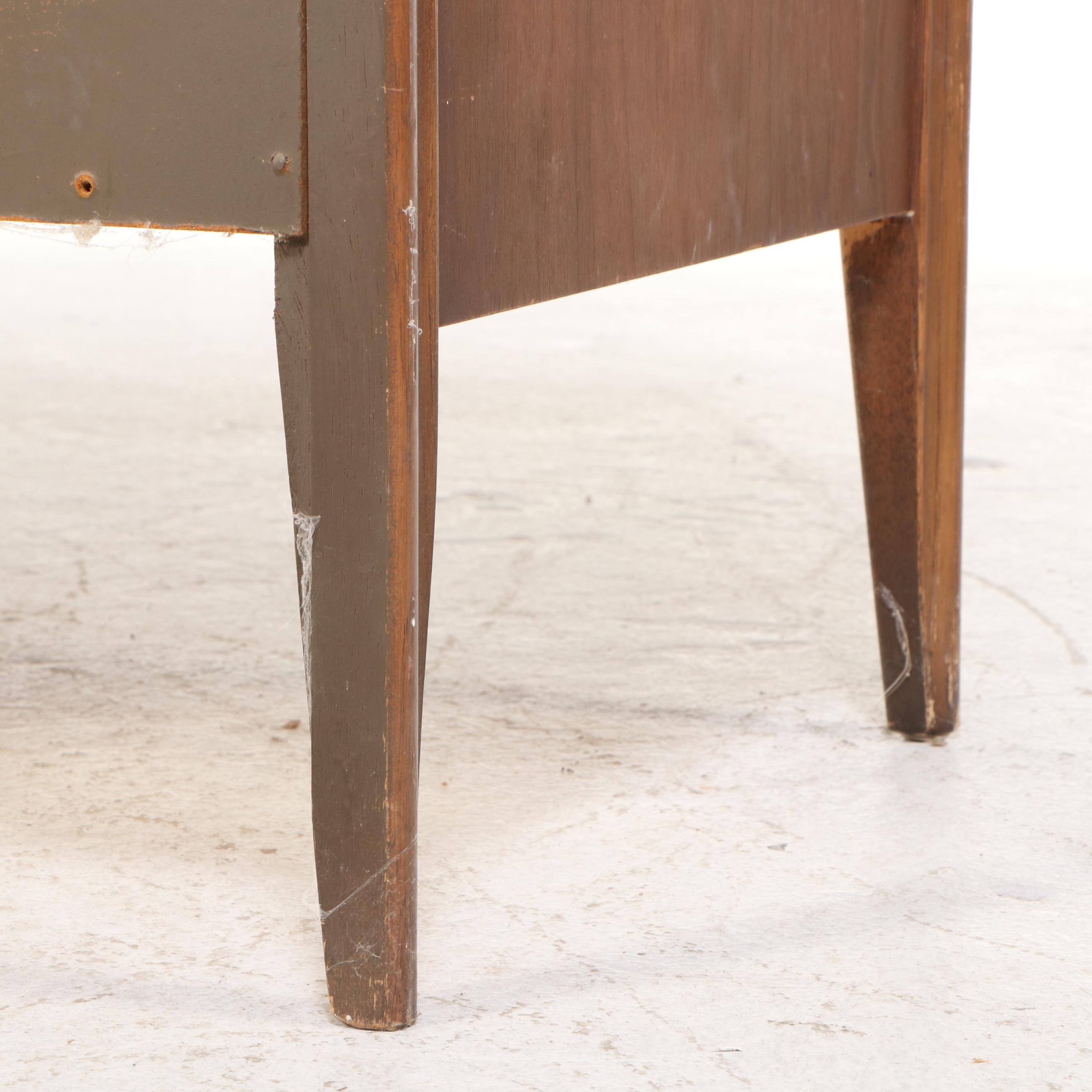 Broyhill "Saga" Mid Century Modern Walnut Chest of Drawers, Mid-20th Century