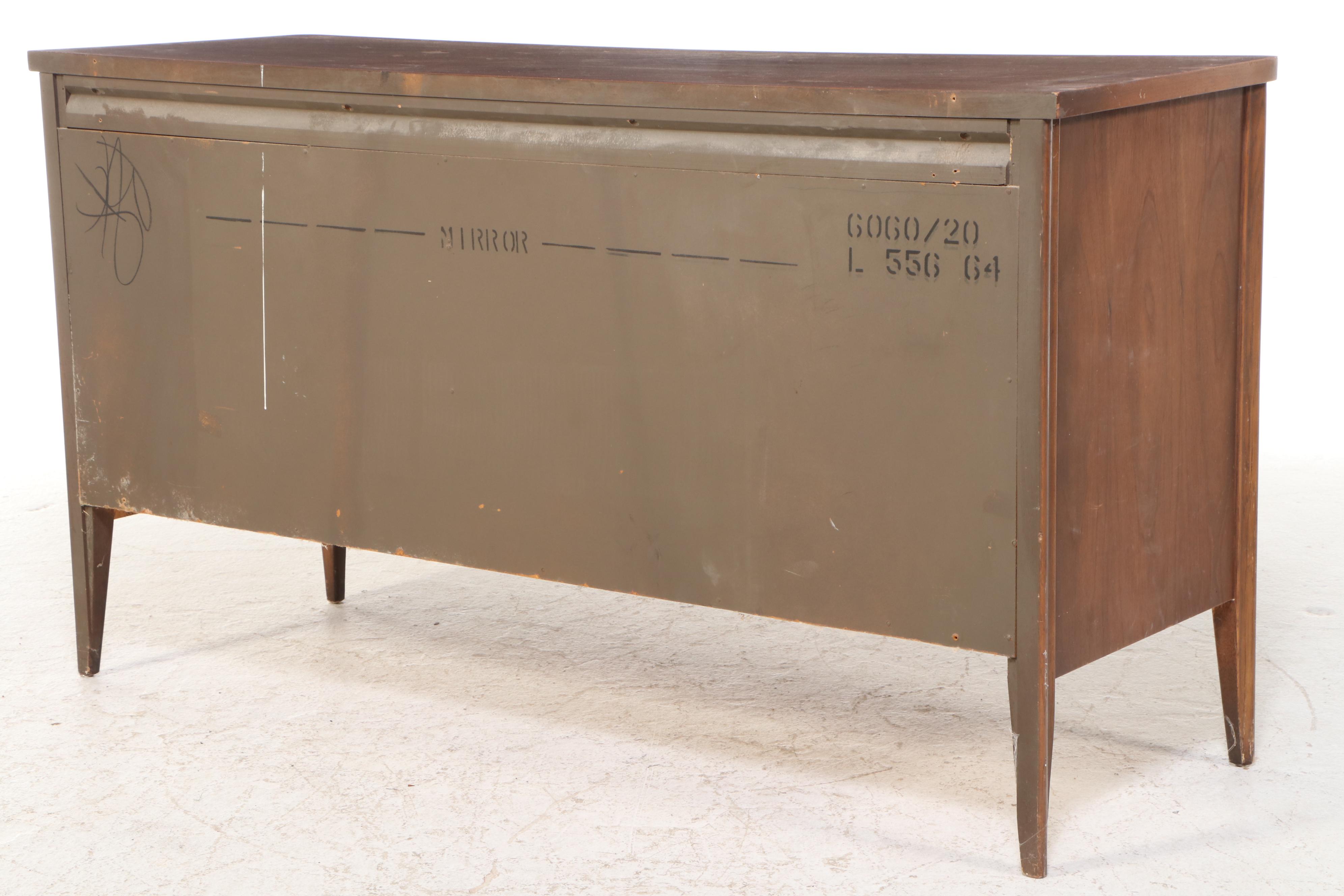 Broyhill "Saga" Mid Century Modern Walnut Chest of Drawers, Mid-20th Century