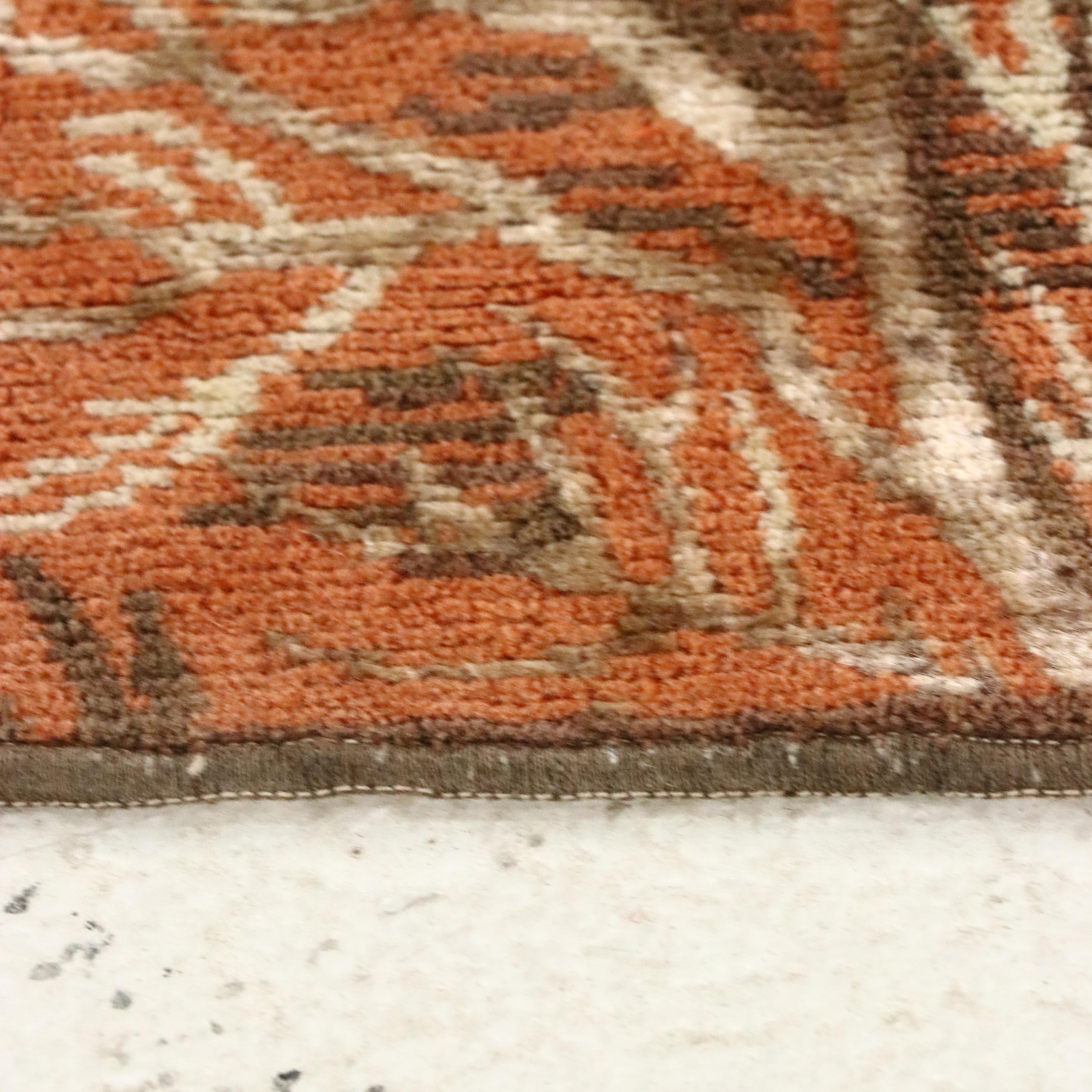 4'2 x 5'11 Machine Made Pictorial Lion Area Rug