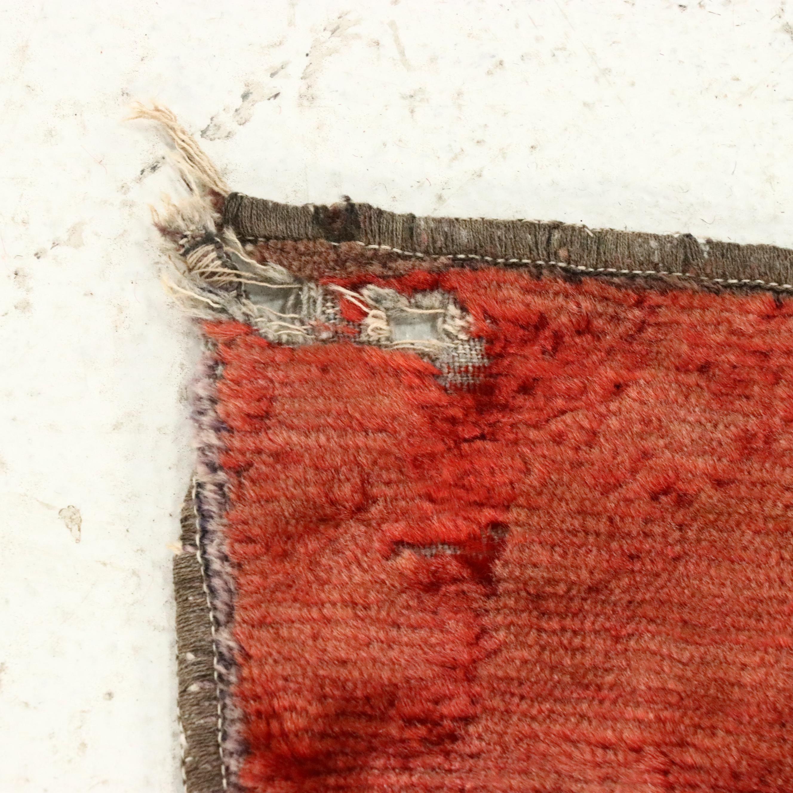 4'2 x 5'11 Machine Made Pictorial Lion Area Rug