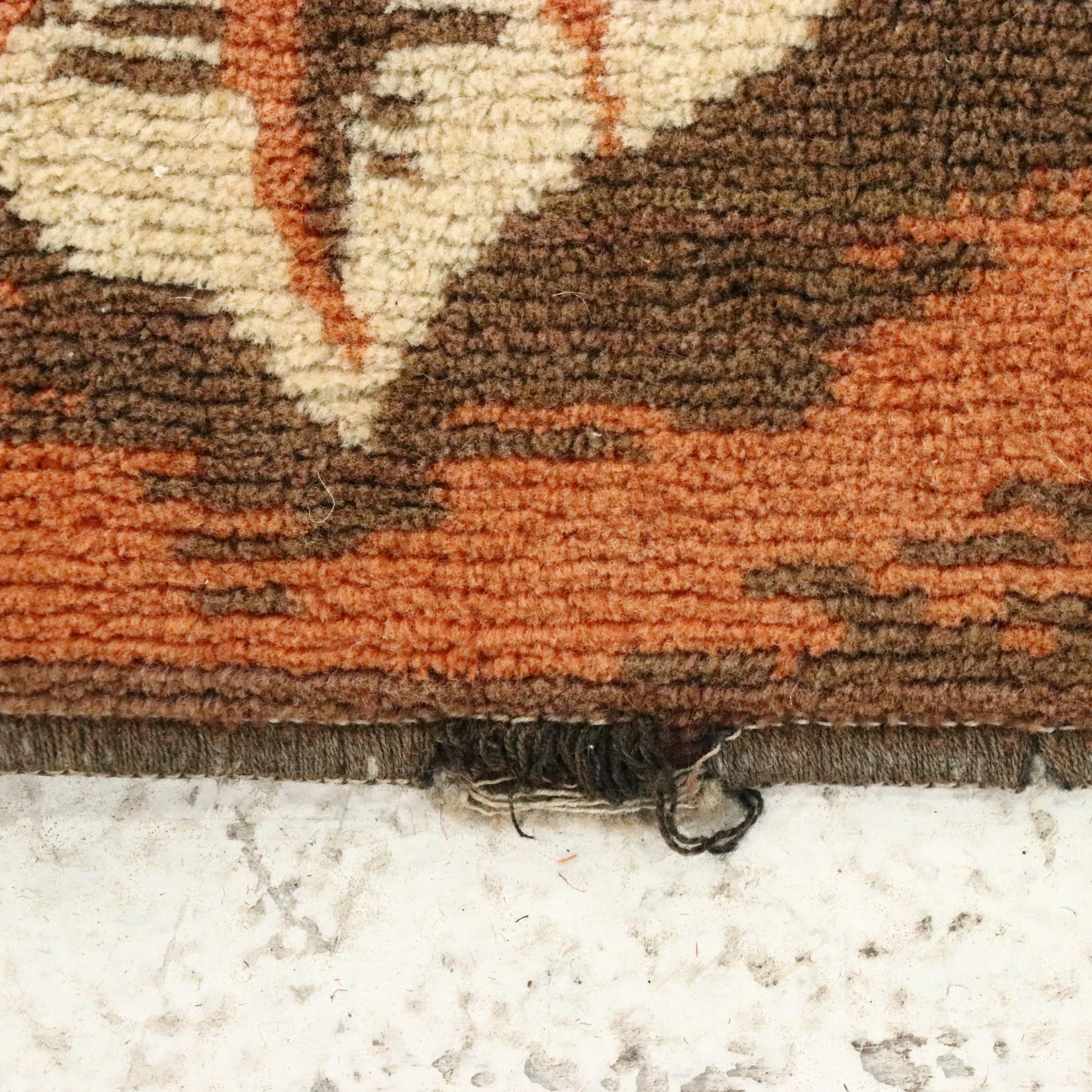 4'2 x 5'11 Machine Made Pictorial Lion Area Rug