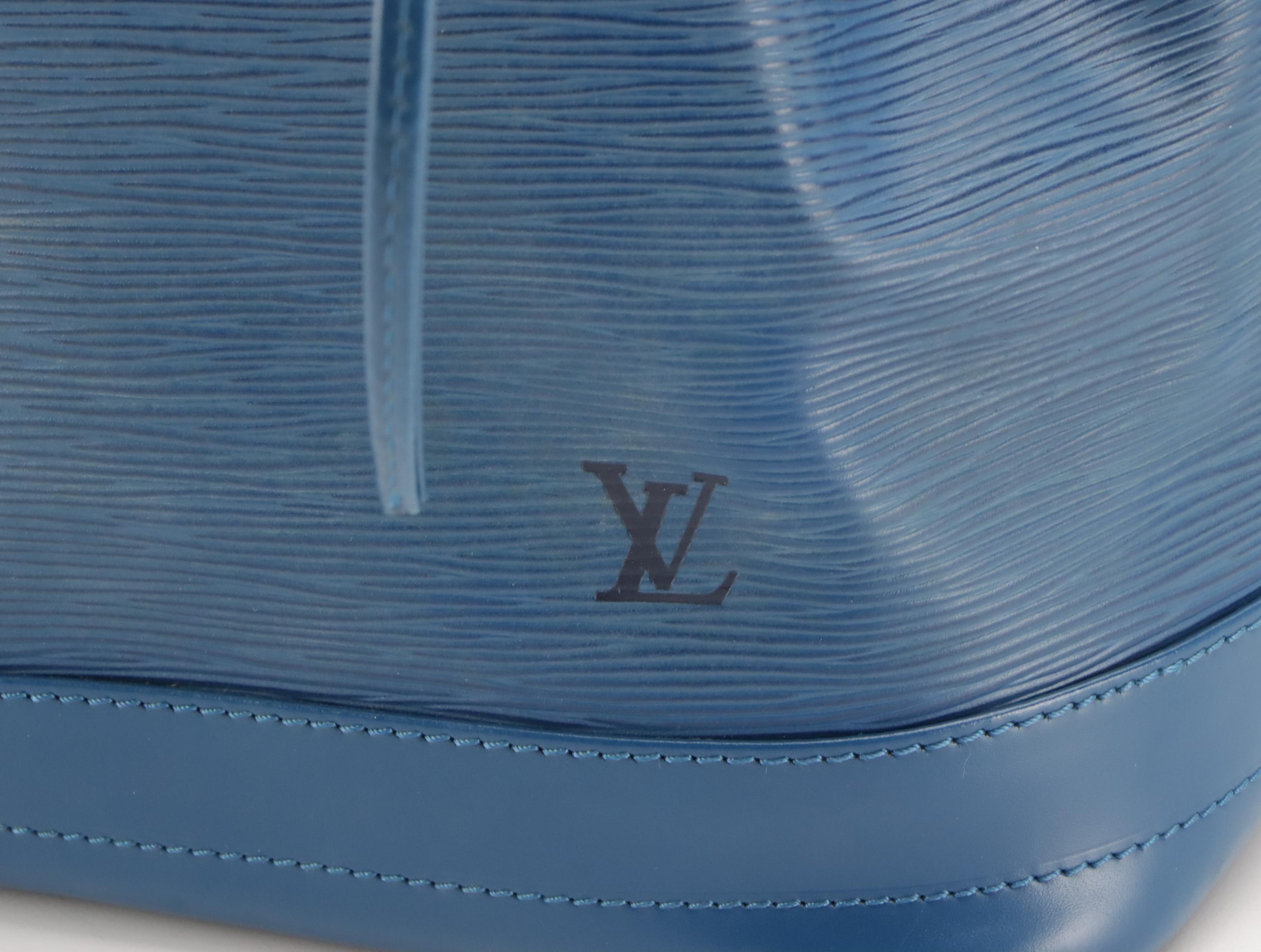 Louis Vuitton Noé Drawstring Bucket Bag in Toledo Blue Epi Leather