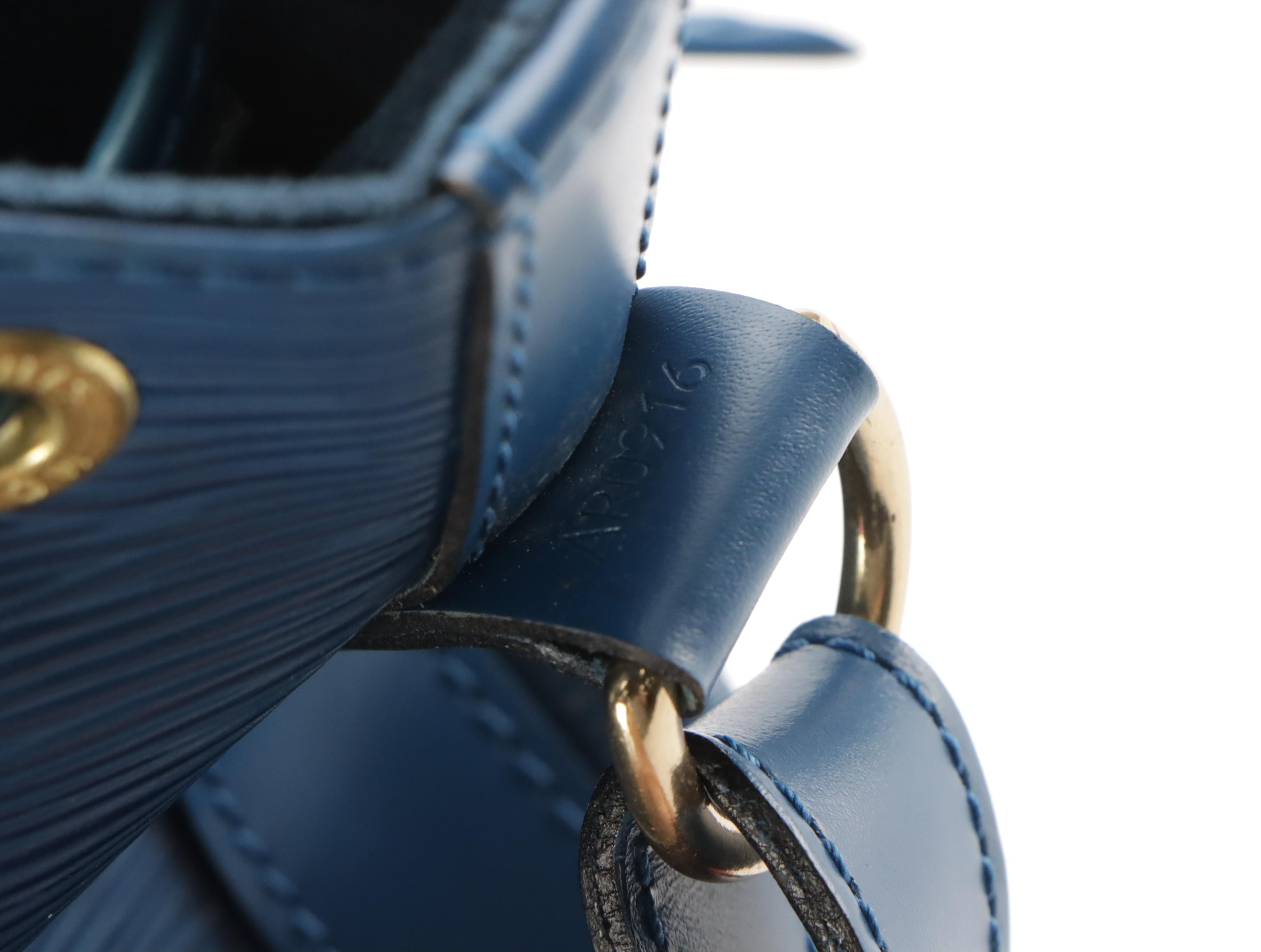 Louis Vuitton Noé Drawstring Bucket Bag in Toledo Blue Epi Leather