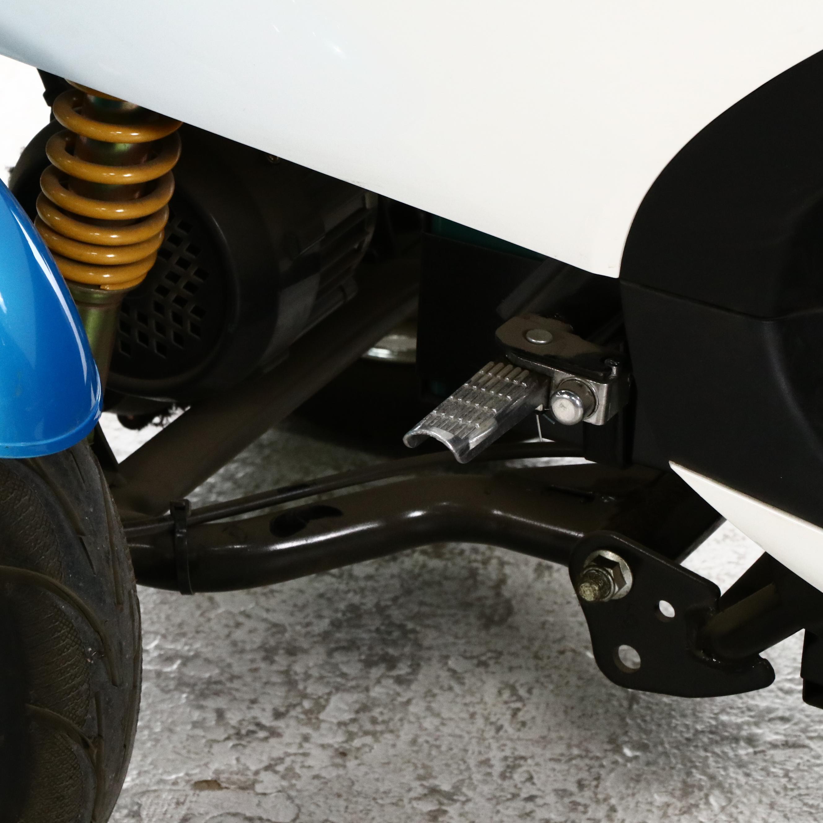 E-Wheels EW-11 Three Wheel Electric Scooter