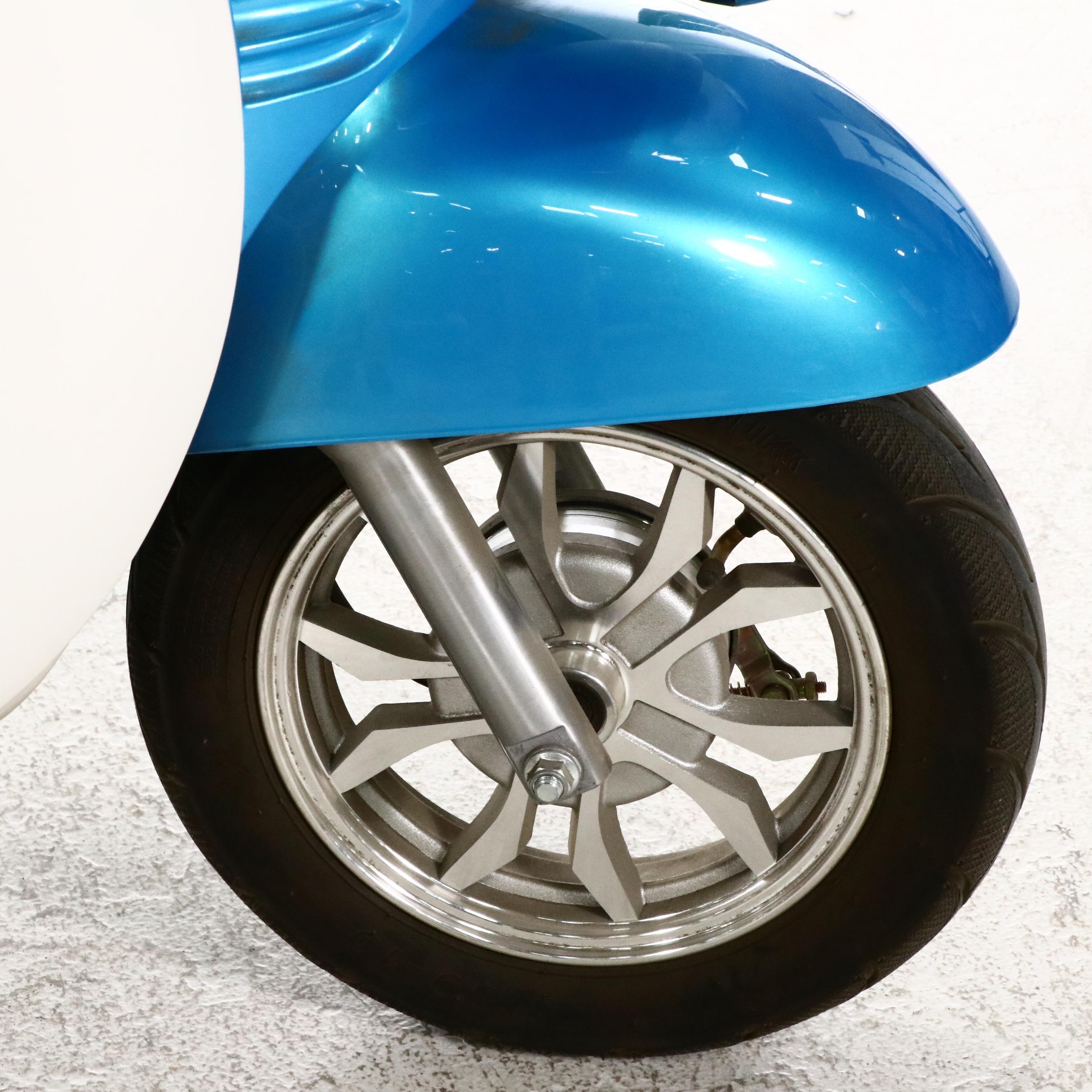 E-Wheels EW-11 Three Wheel Electric Scooter