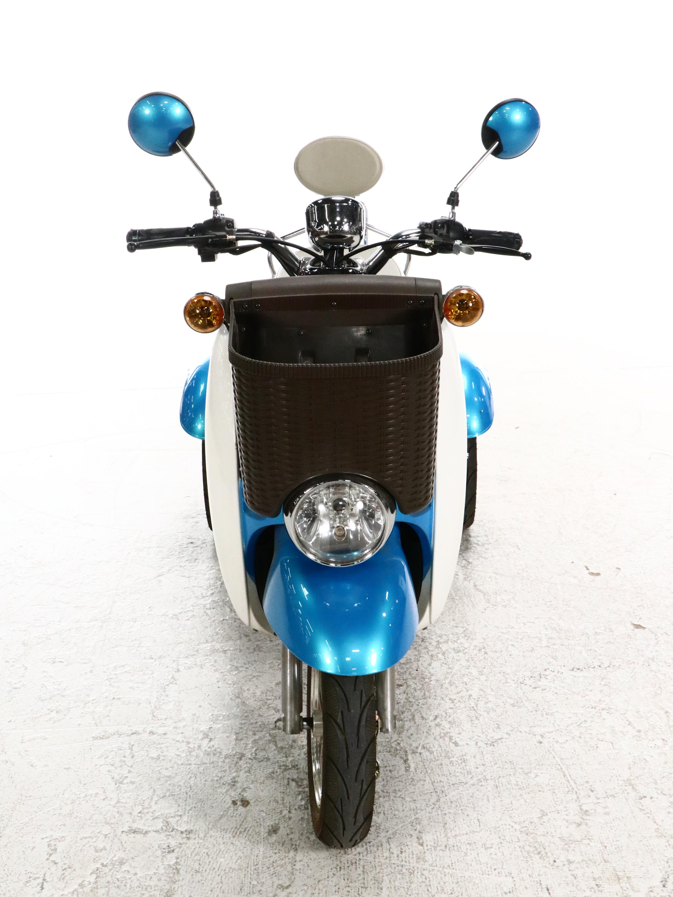 E-Wheels EW-11 Three Wheel Electric Scooter