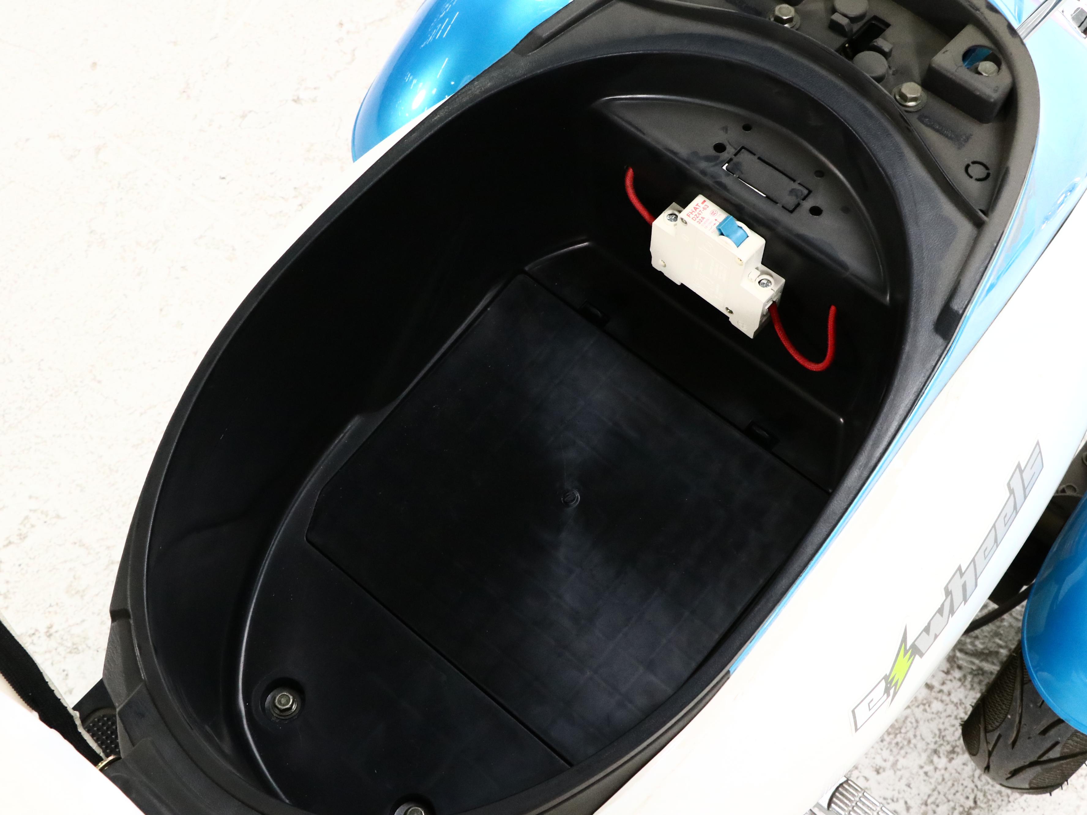 E-Wheels EW-11 Three Wheel Electric Scooter