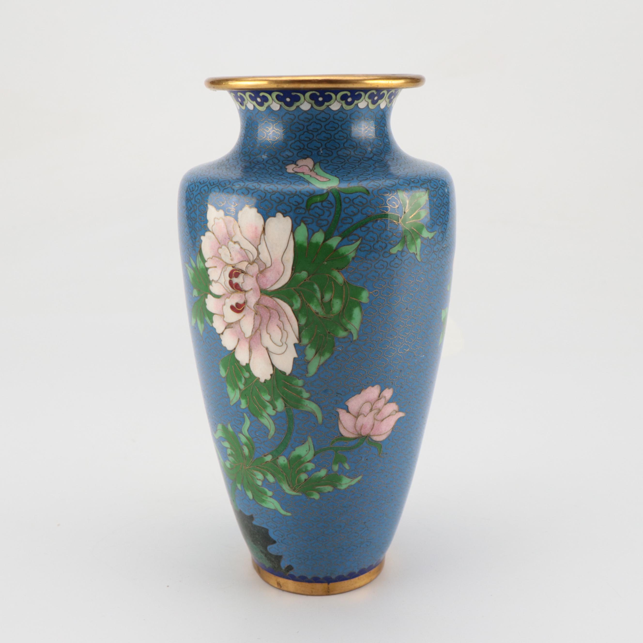 Chinese Cloisonné Blue Floral Vase and Dragon Baoding Balls