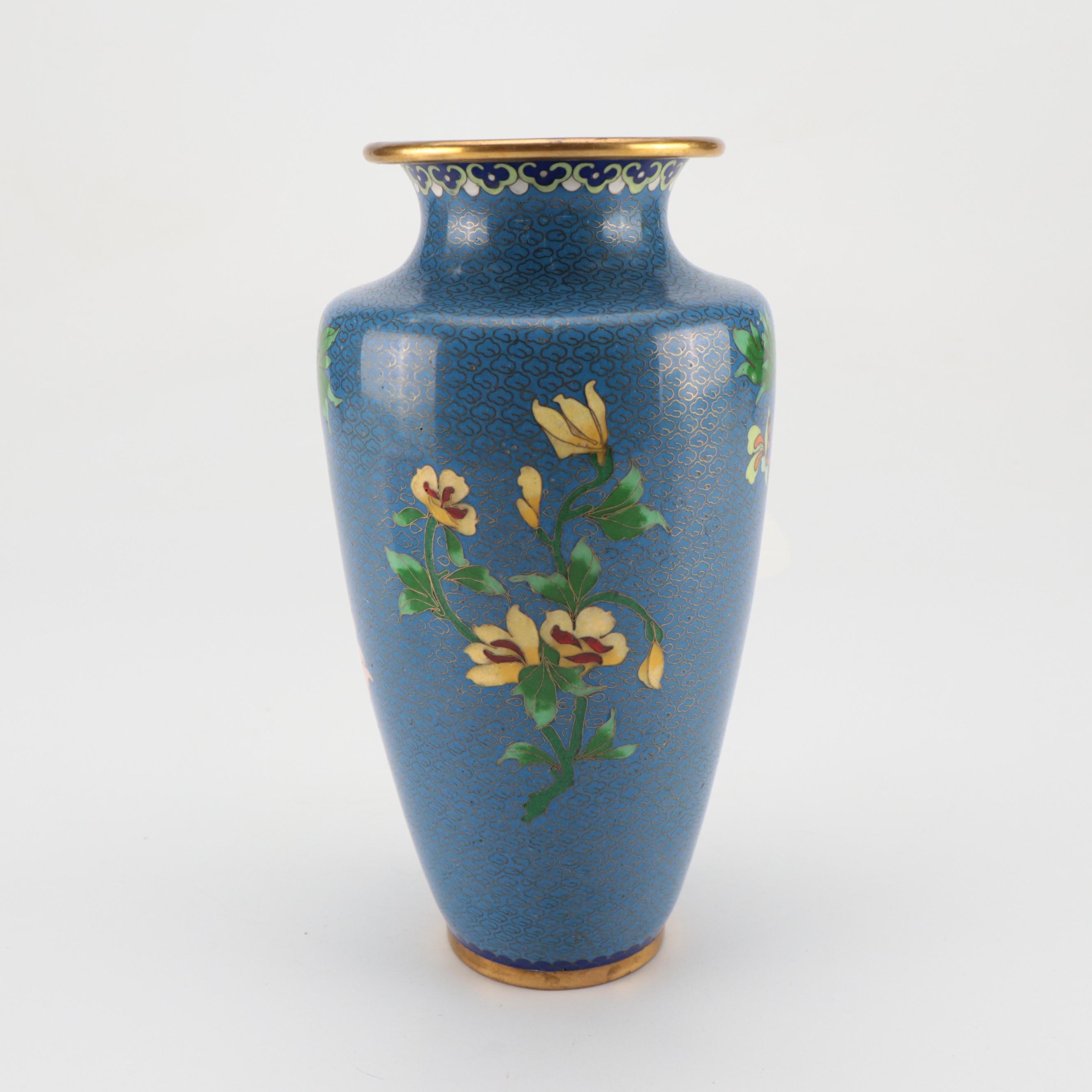 Chinese Cloisonné Blue Floral Vase and Dragon Baoding Balls