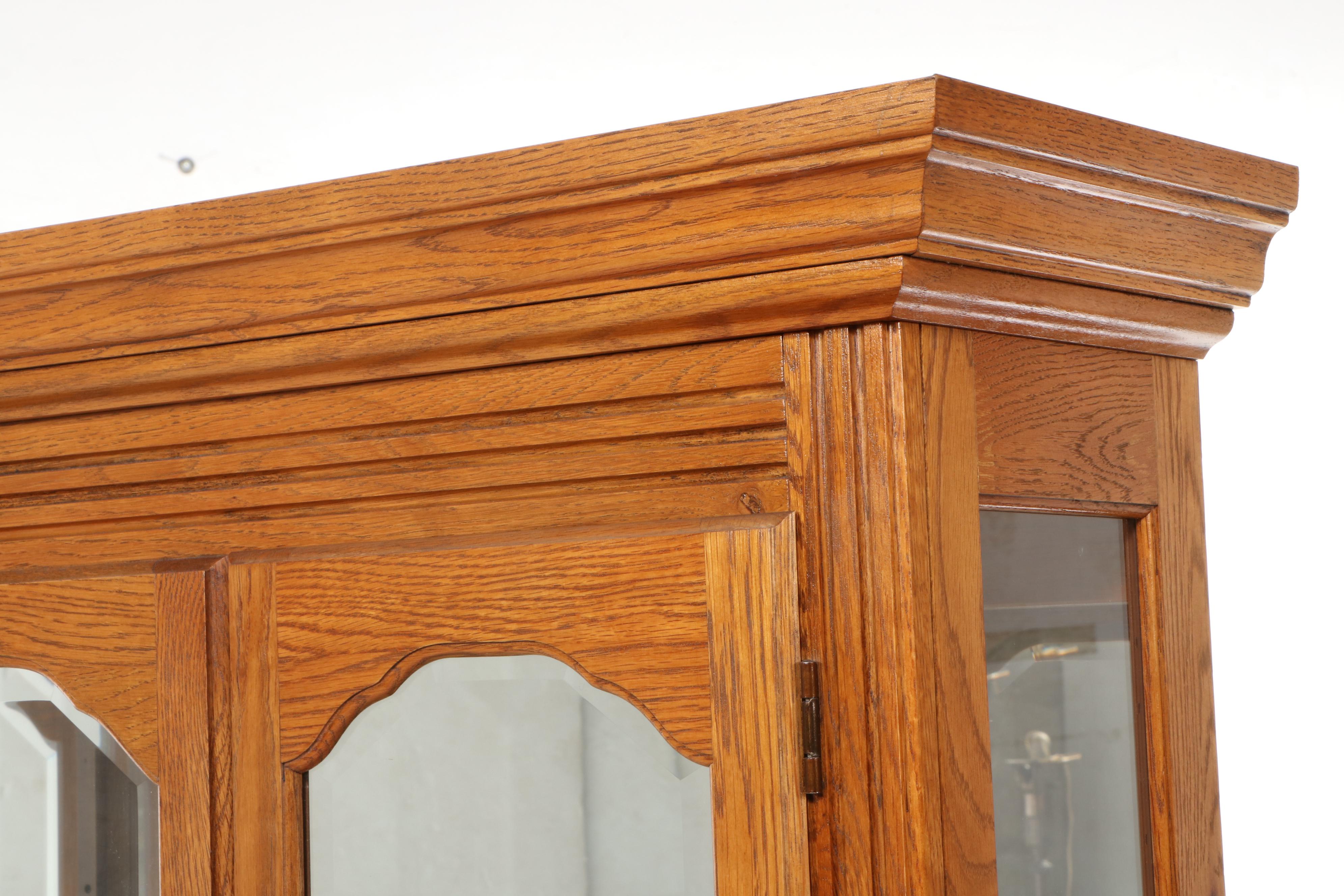 Pulaski Furniture Colonial Style Oak Illuminated Glass Front Curio Cabinet