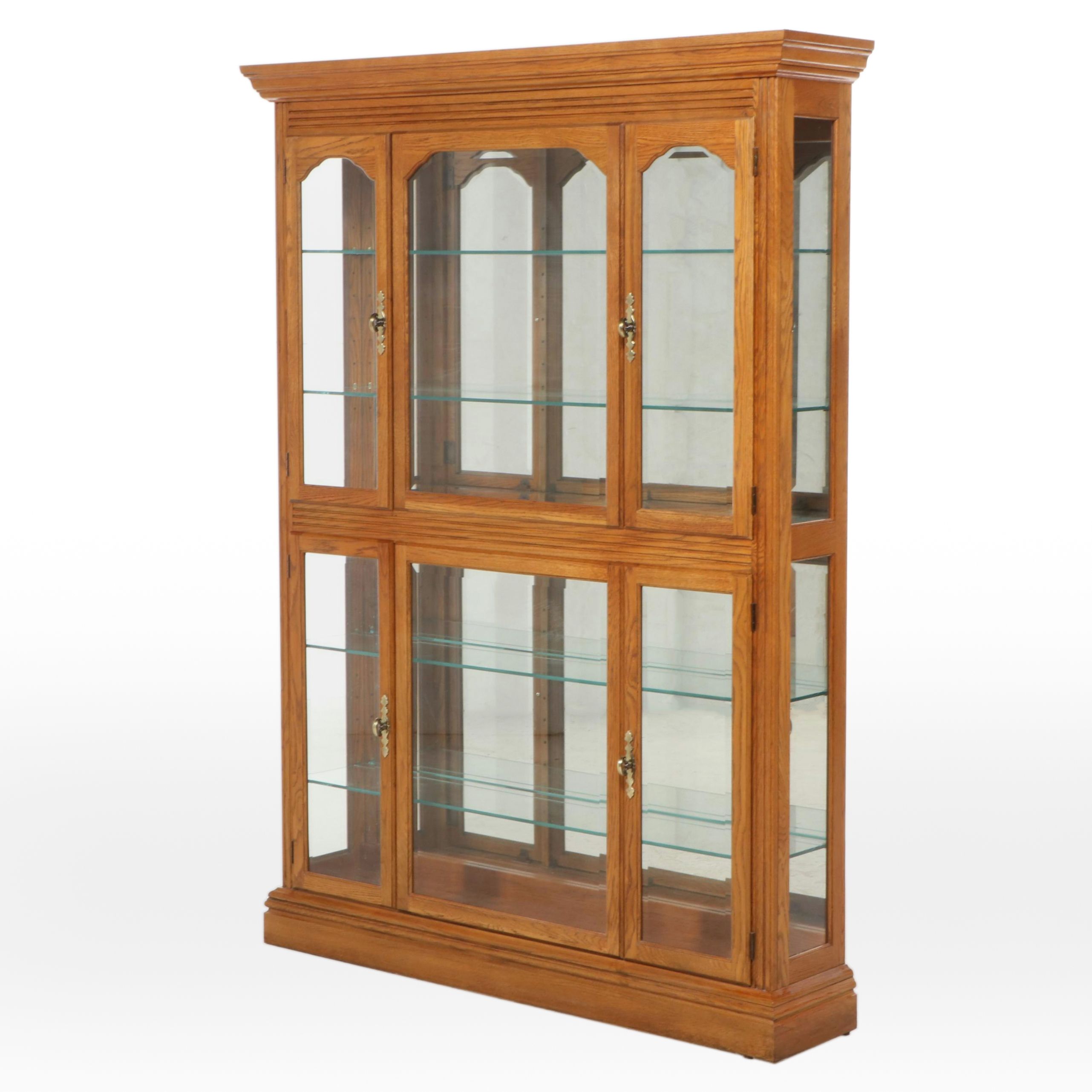 Pulaski Furniture Colonial Style Oak Illuminated Glass Front Curio Cabinet