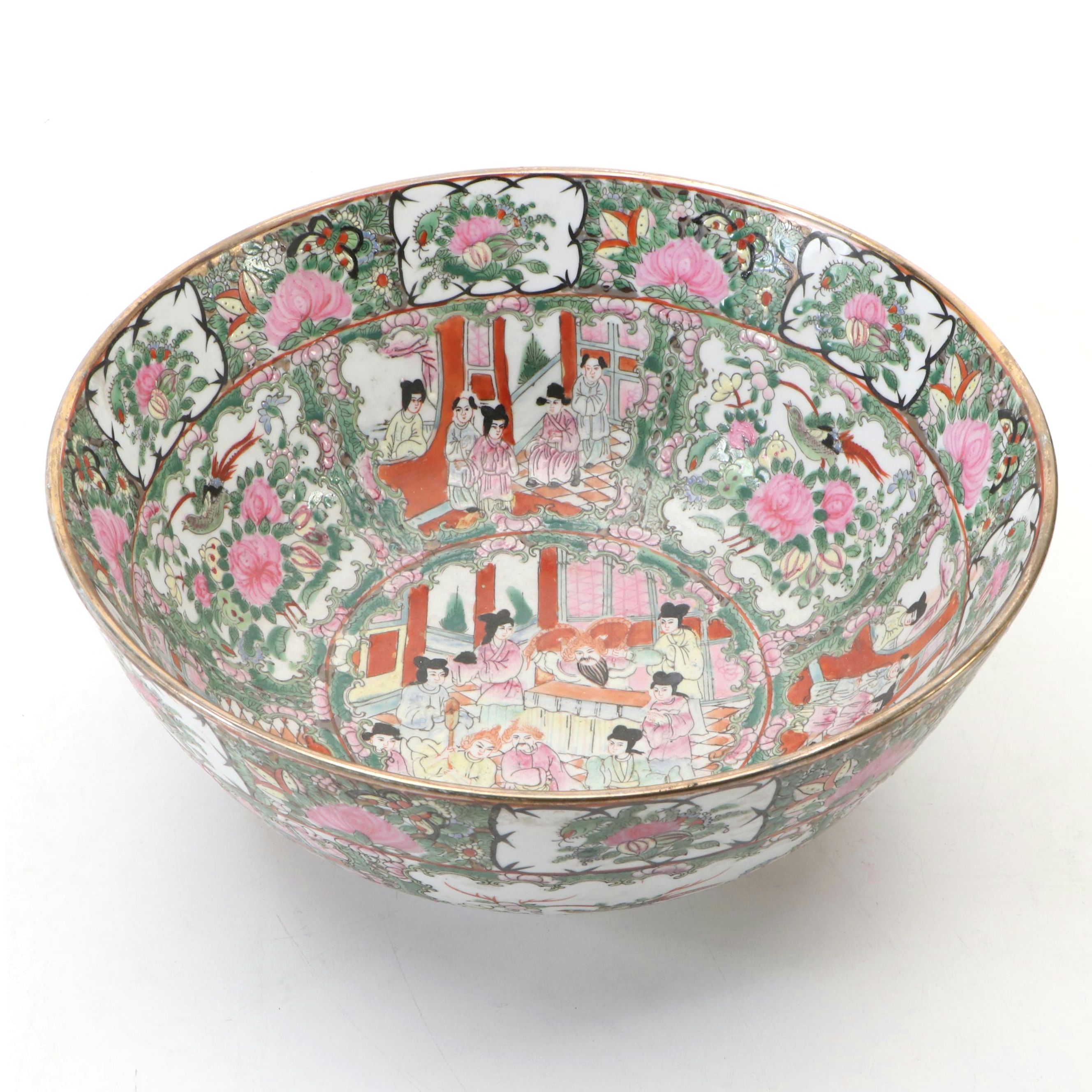 Chinese Famille Rose Porcelain Decorative Bowl