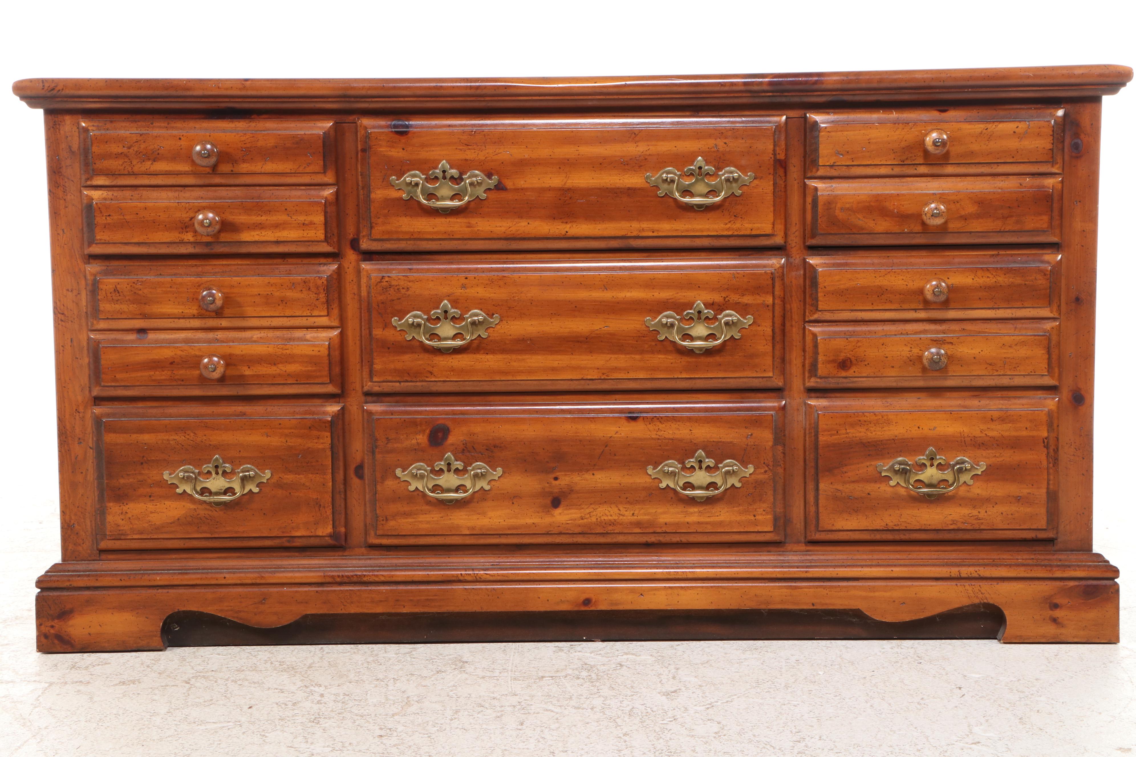 Hooker Furniture Bicentennial Collection Pine Dresser with Mirror, Late 20th C.