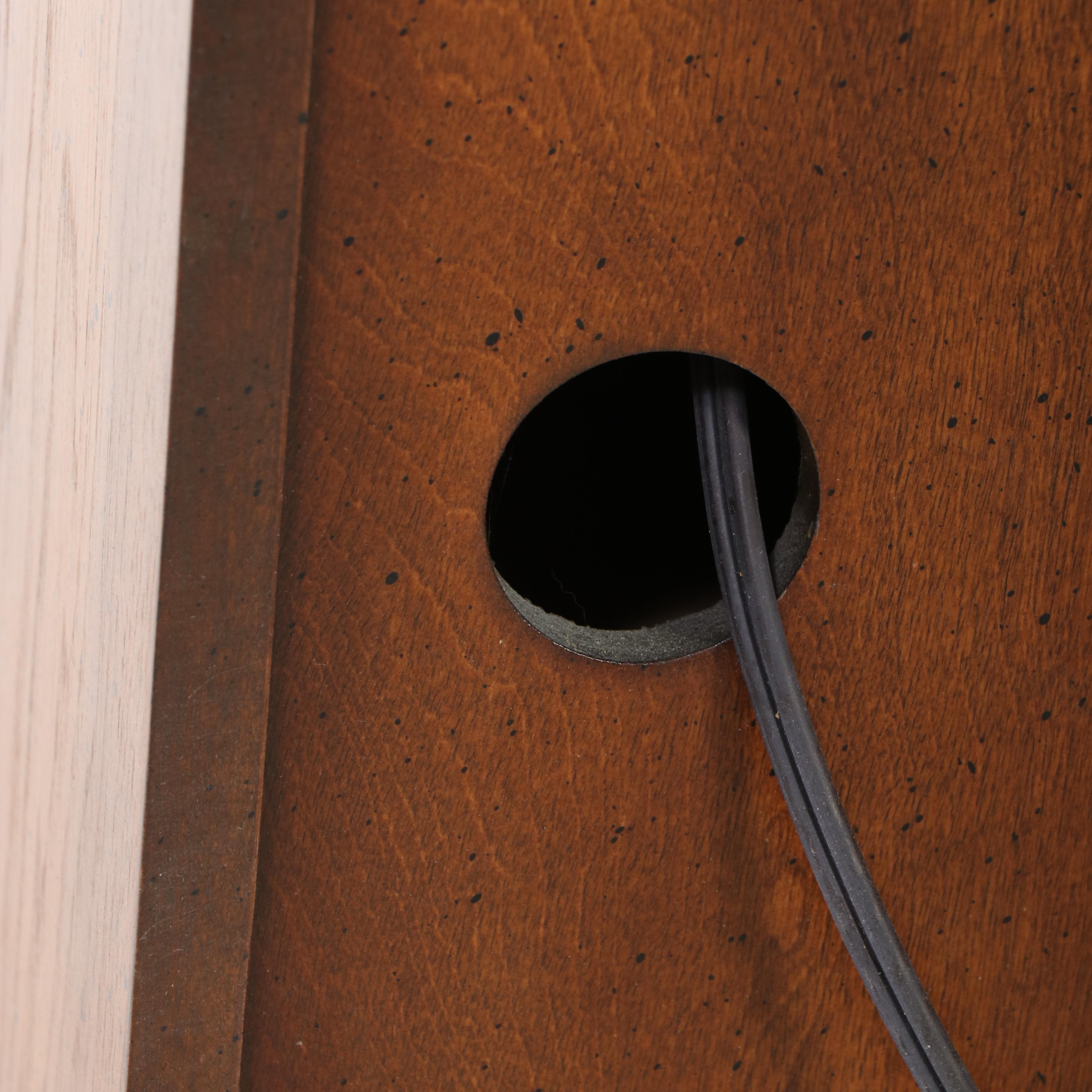 Singer Athena 2000 Electronic Sewing Machine in Colonial Style Walnut Cabinet